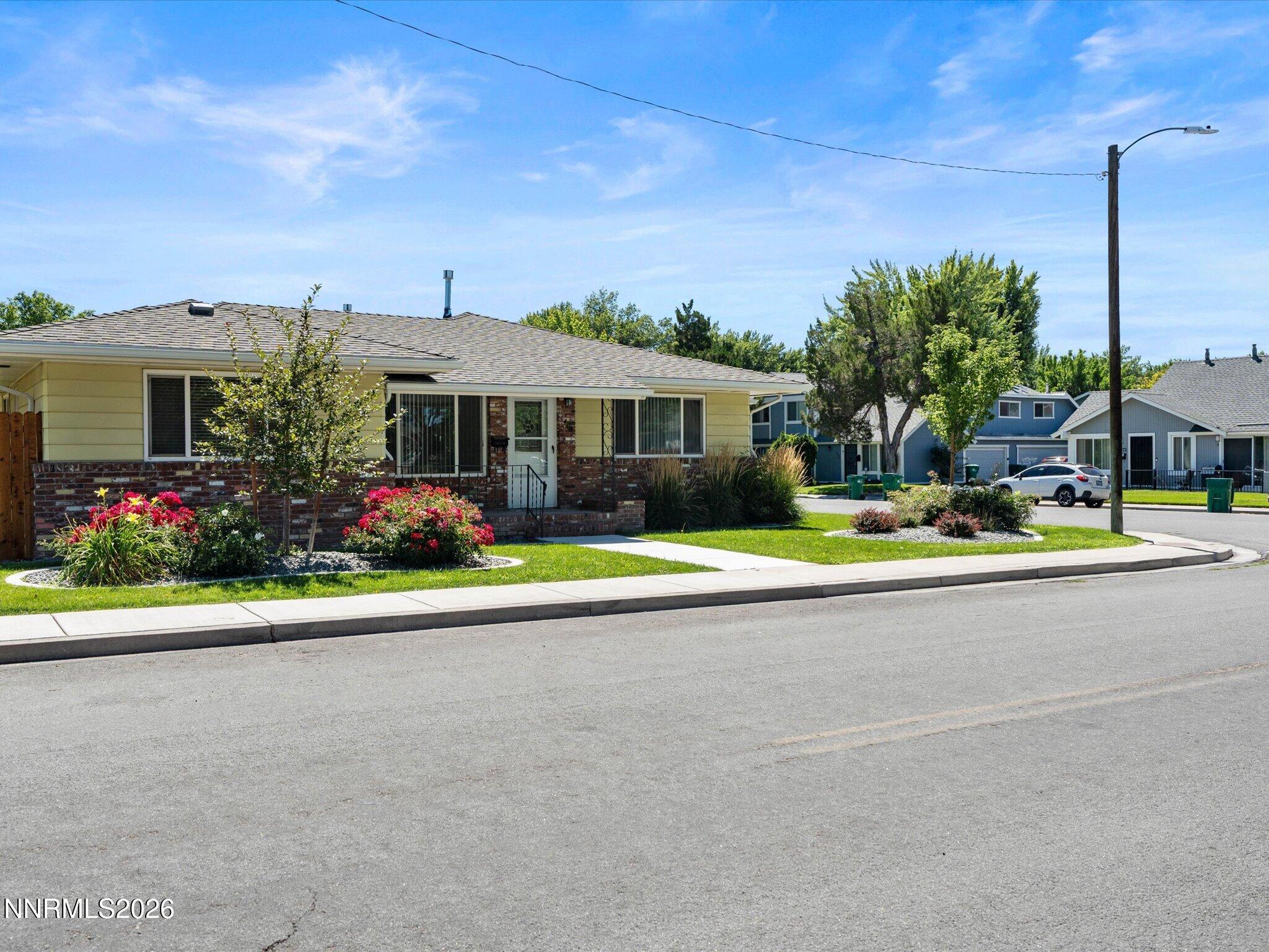 1590 York Way Property Photo 2