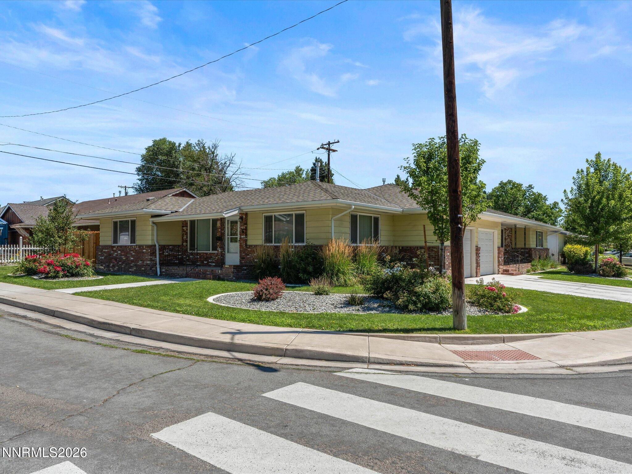 1590 York Way Property Photo 4