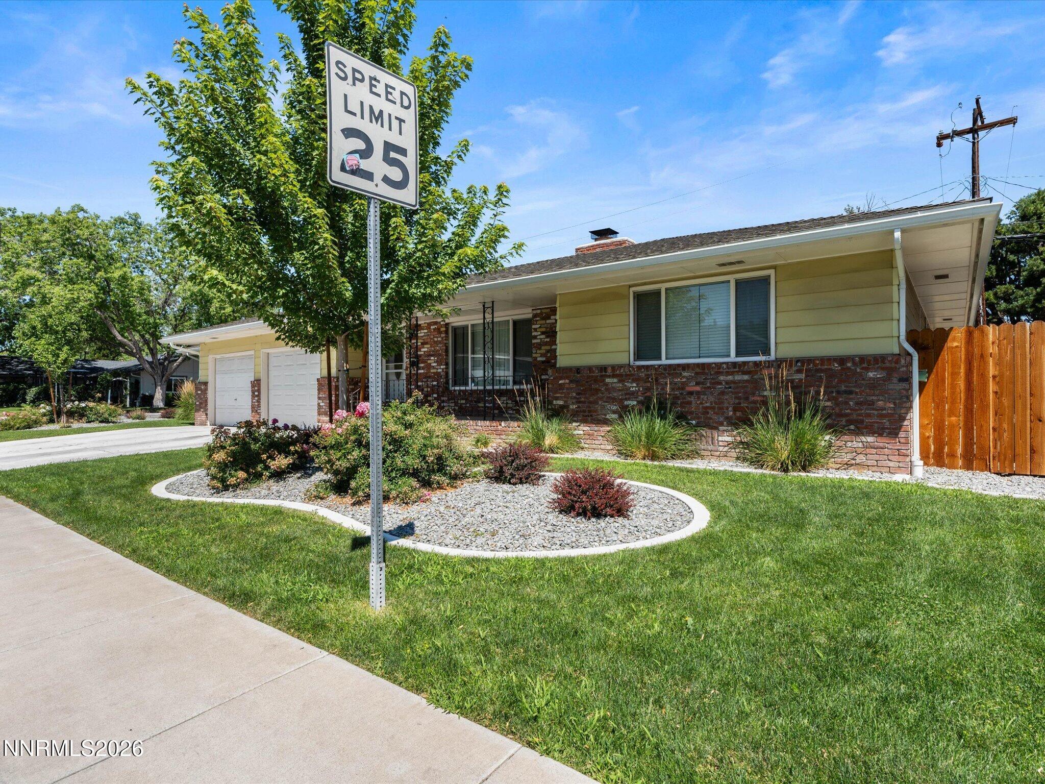 1590 York Way Property Photo 6