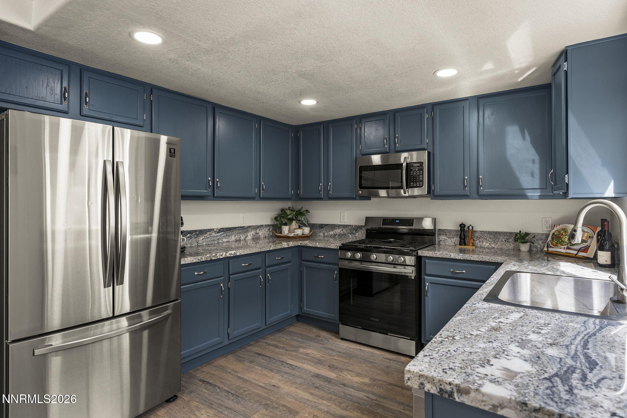 7585 Lighthouse Lane Property Photo 11