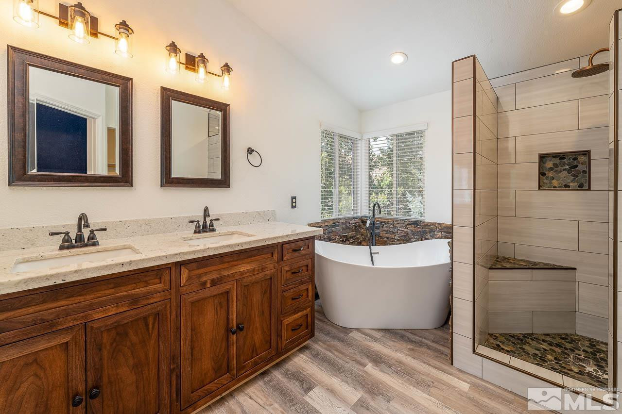 2391 Red Maple Court Property Photo 4