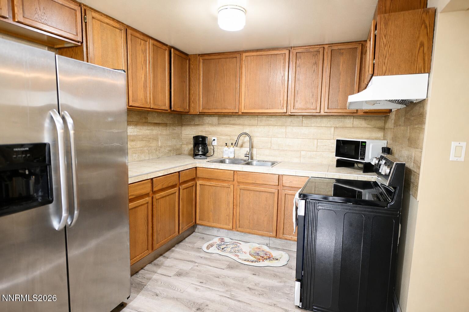 1676 Sue Way Property Photo 3