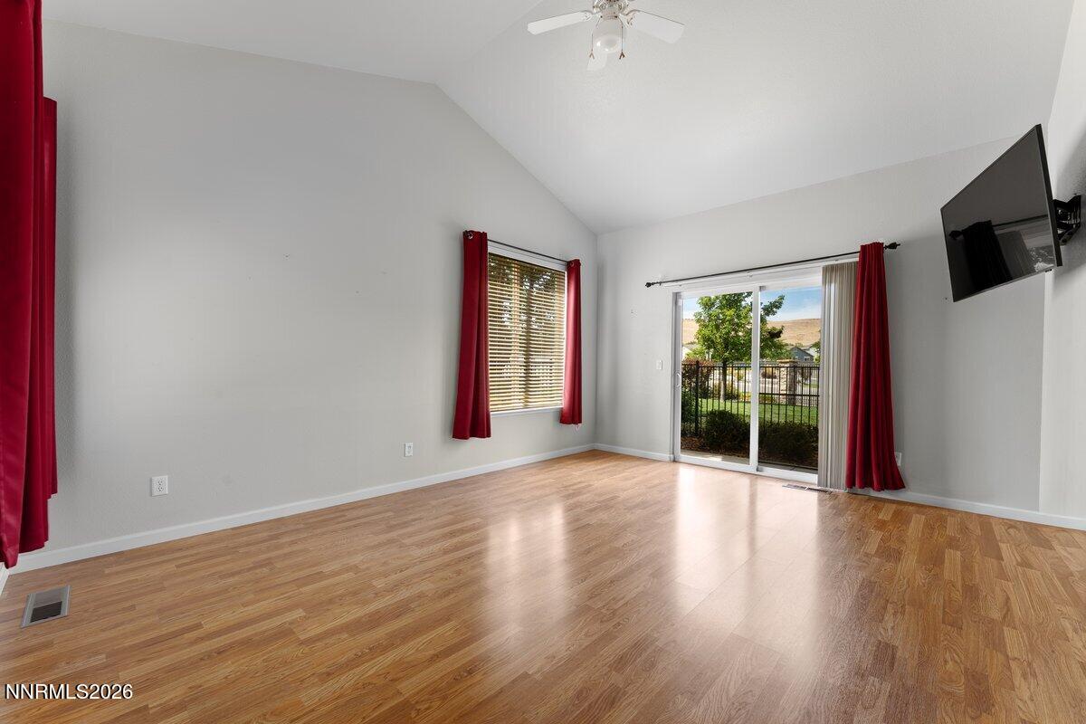 5627 Crescent Hill Way Property Photo 4