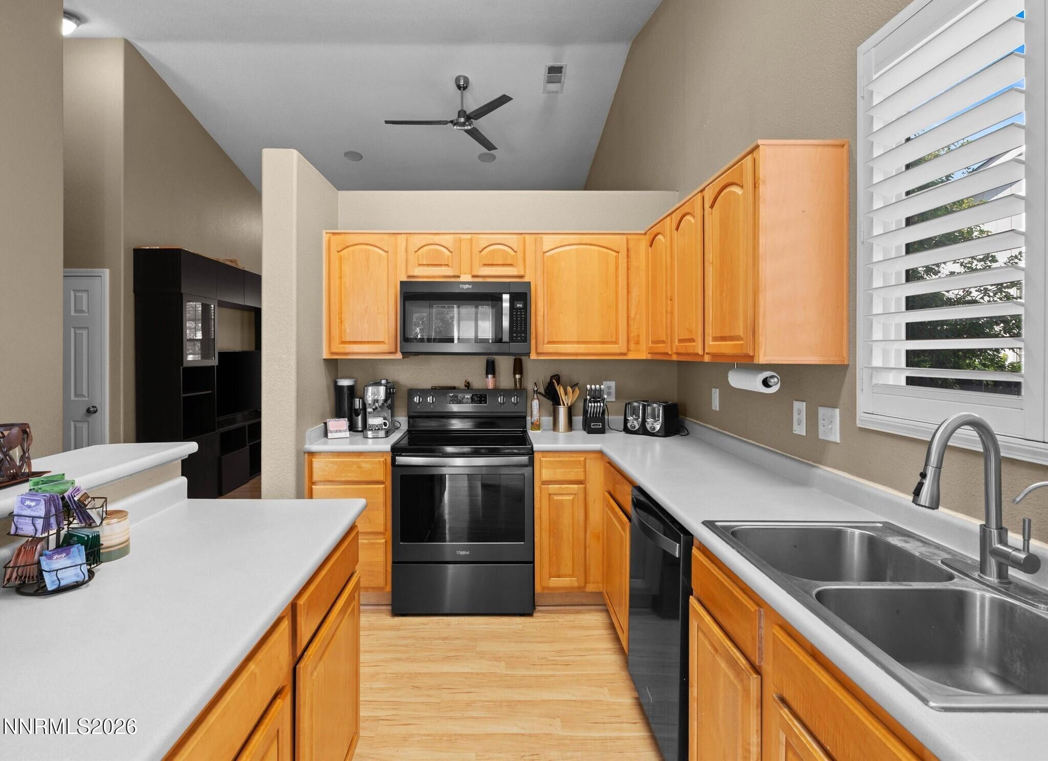 9275 Rising Moon Drive Property Photo 8