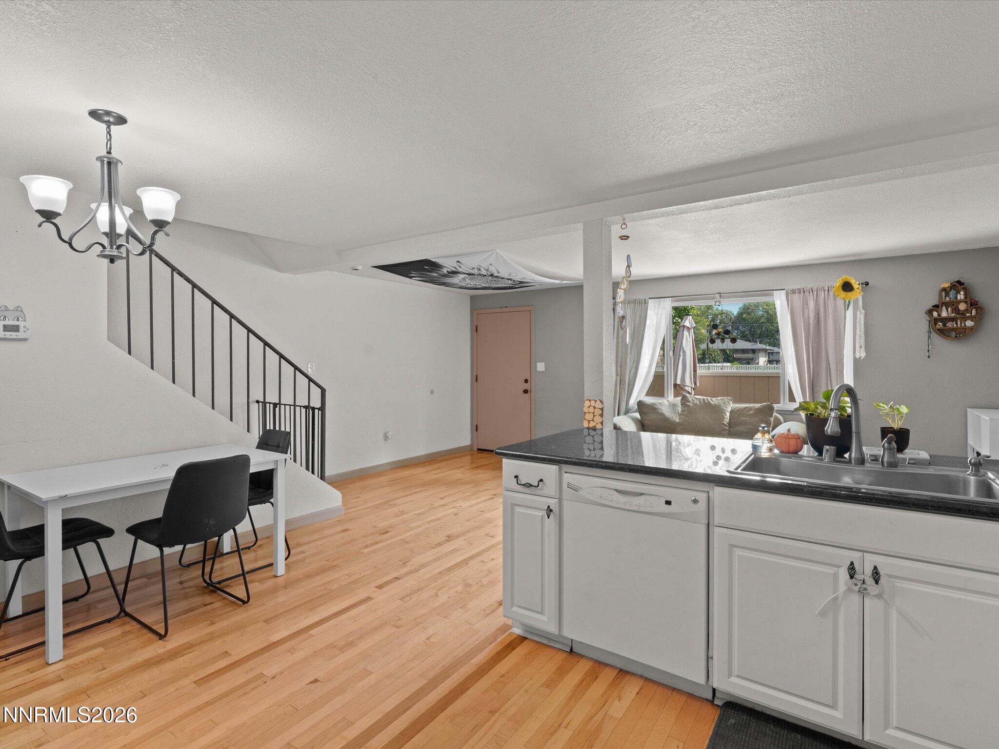 300 Allouette Way Unit 2 Property Photo 9