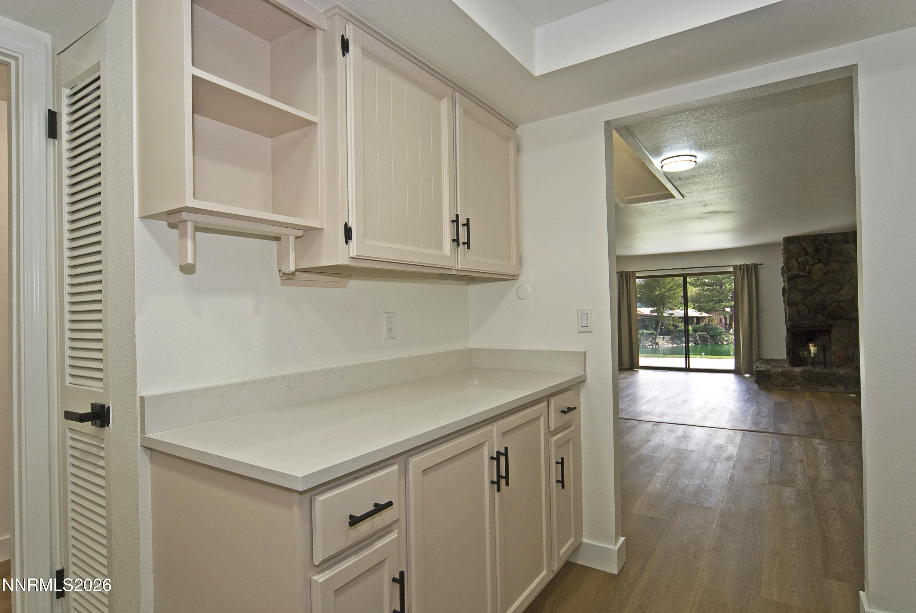 172 Lake Glen Drive Property Photo 8