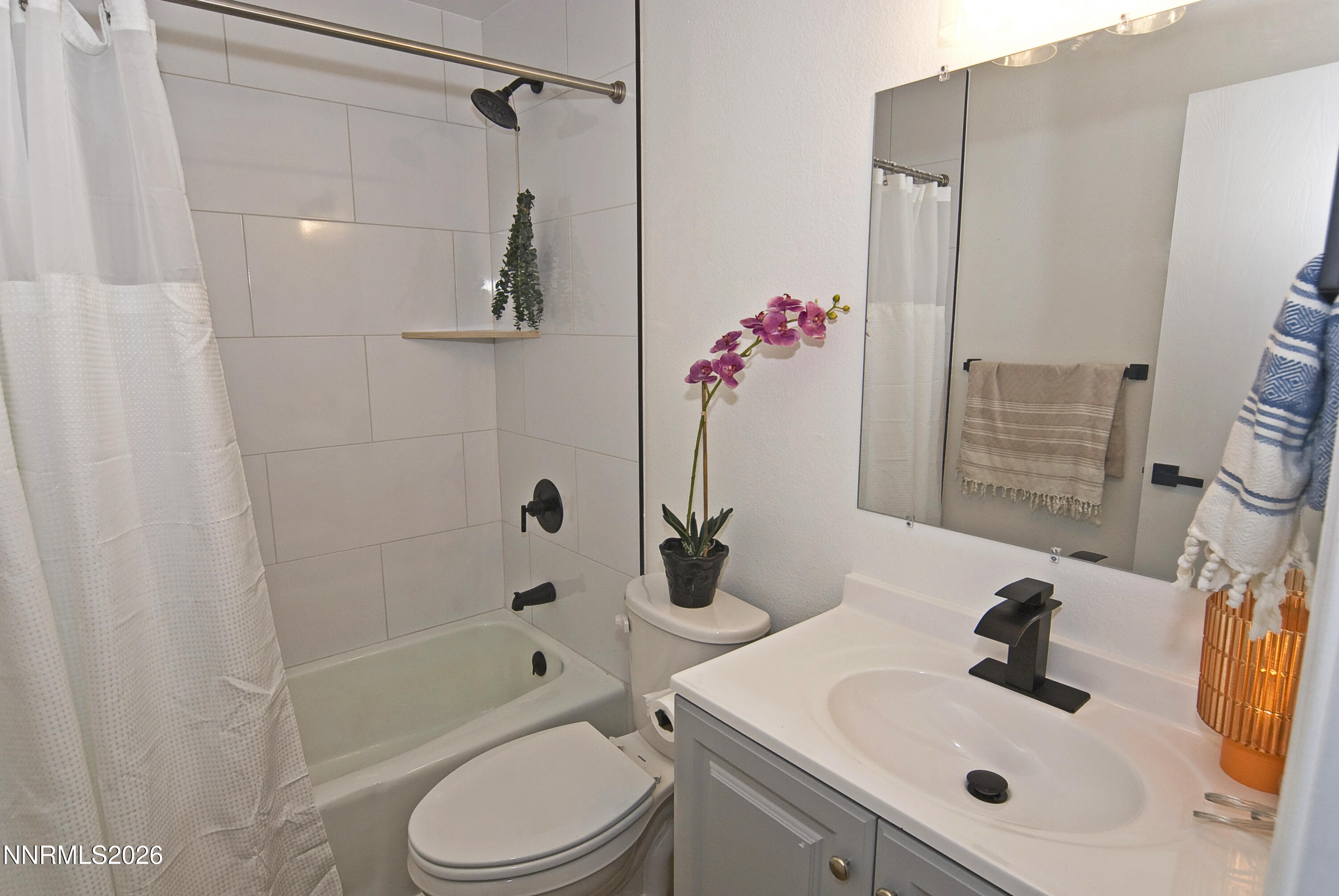 172 Lake Glen Drive Property Photo 15