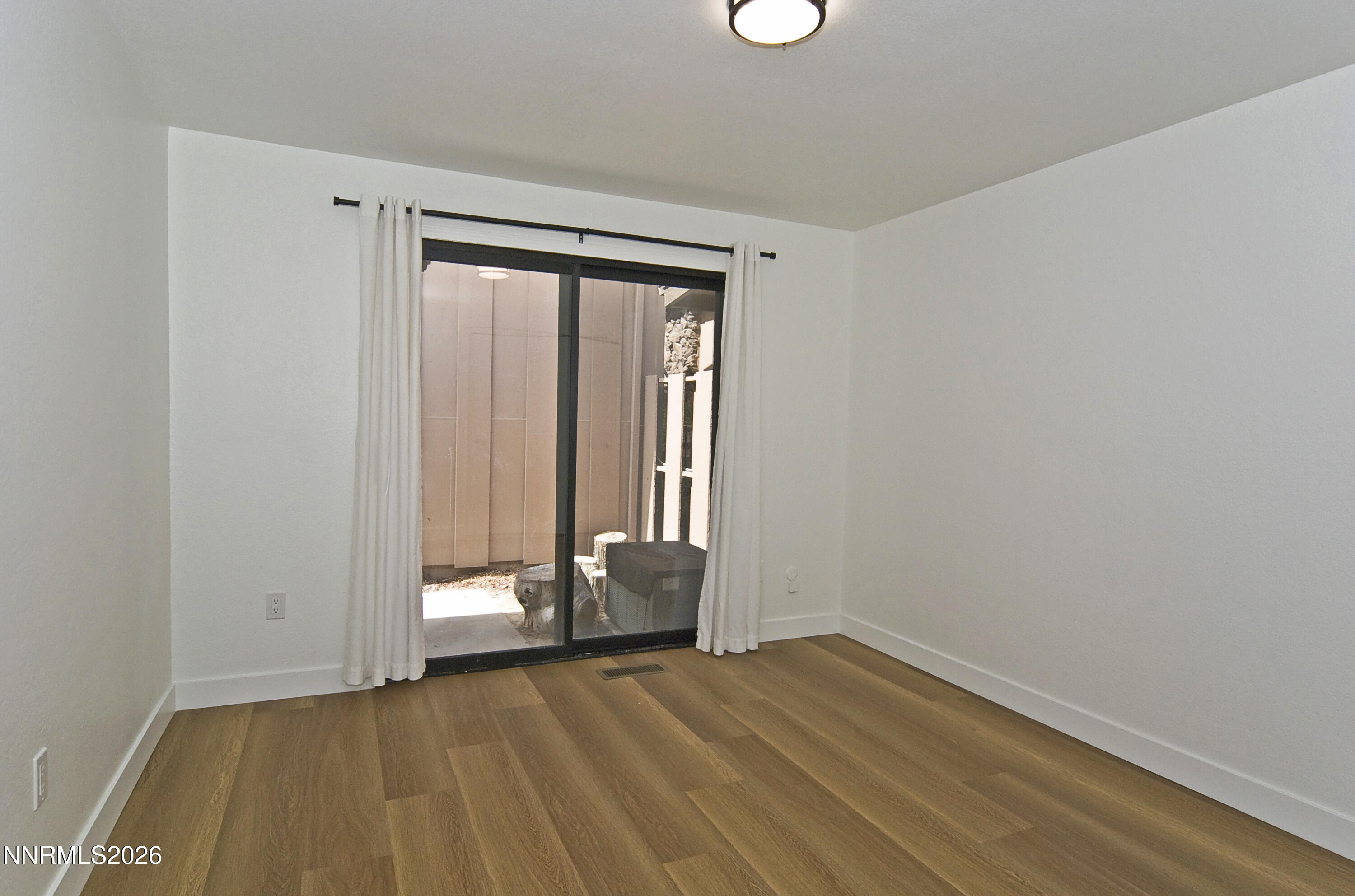 172 Lake Glen Drive Property Photo 16