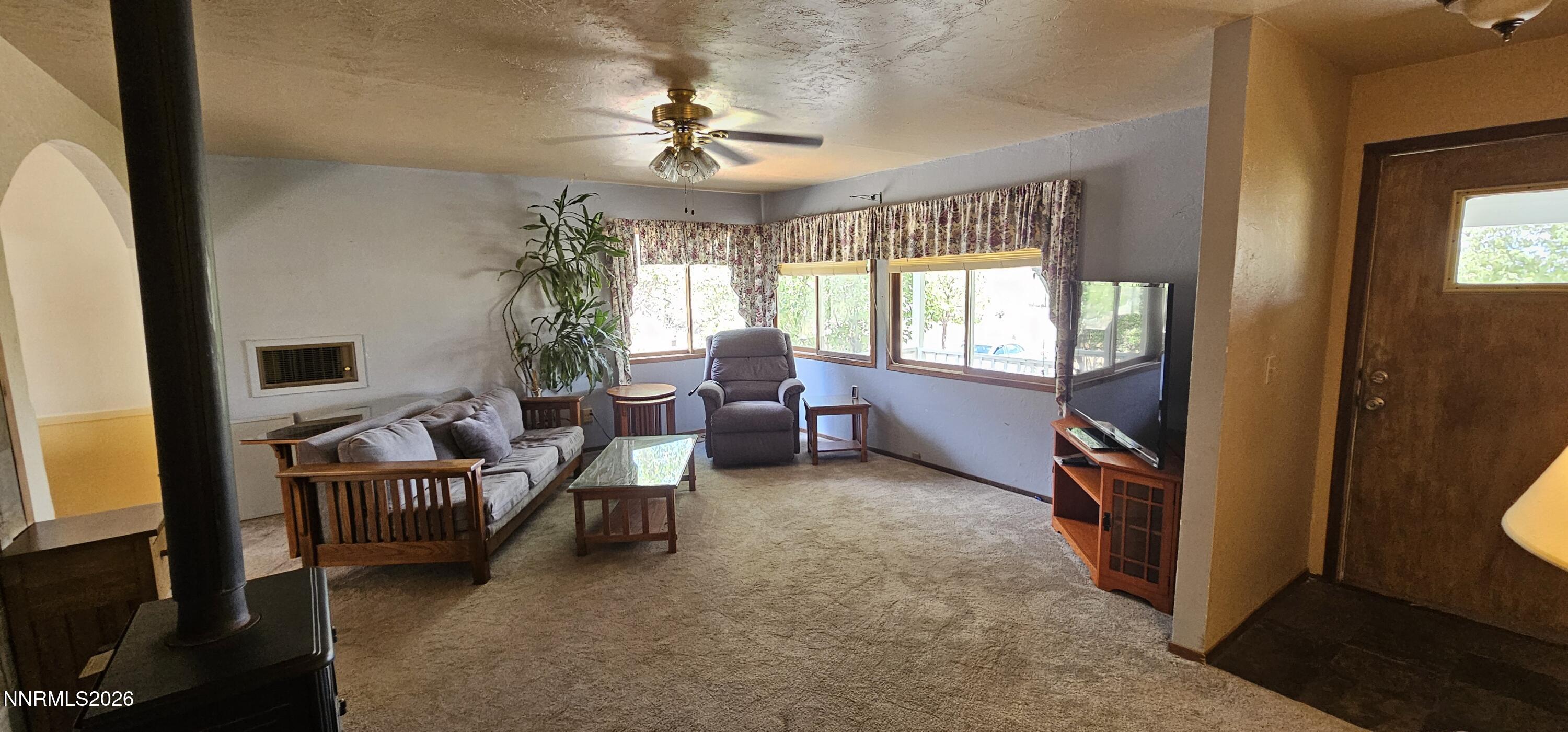 124 Del Drive Property Photo 4