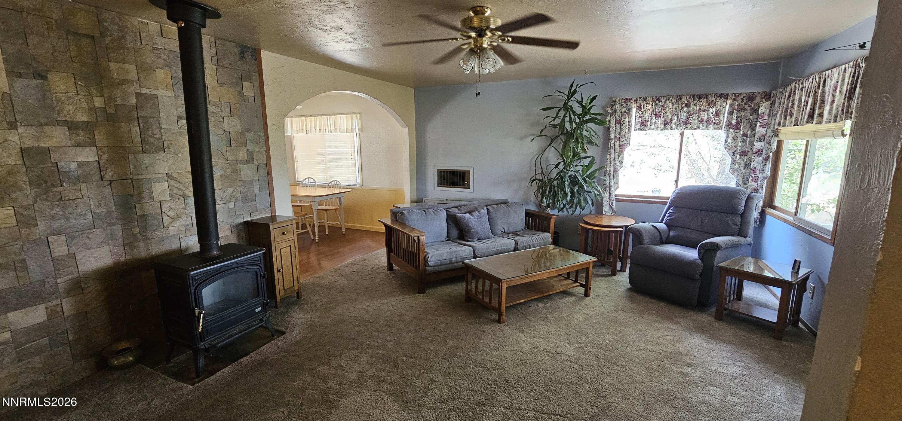 124 Del Drive Property Photo 5