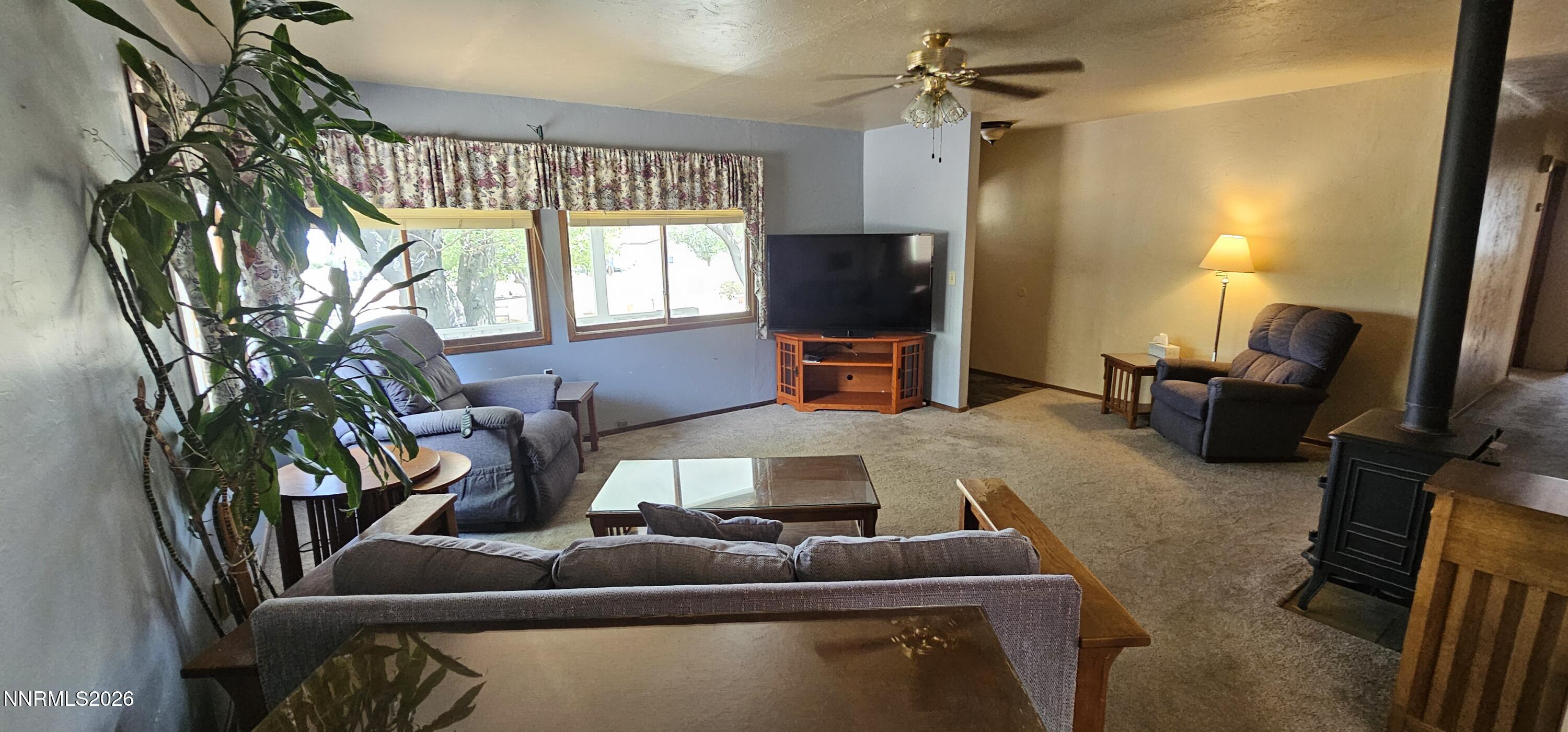 124 Del Drive Property Photo 6