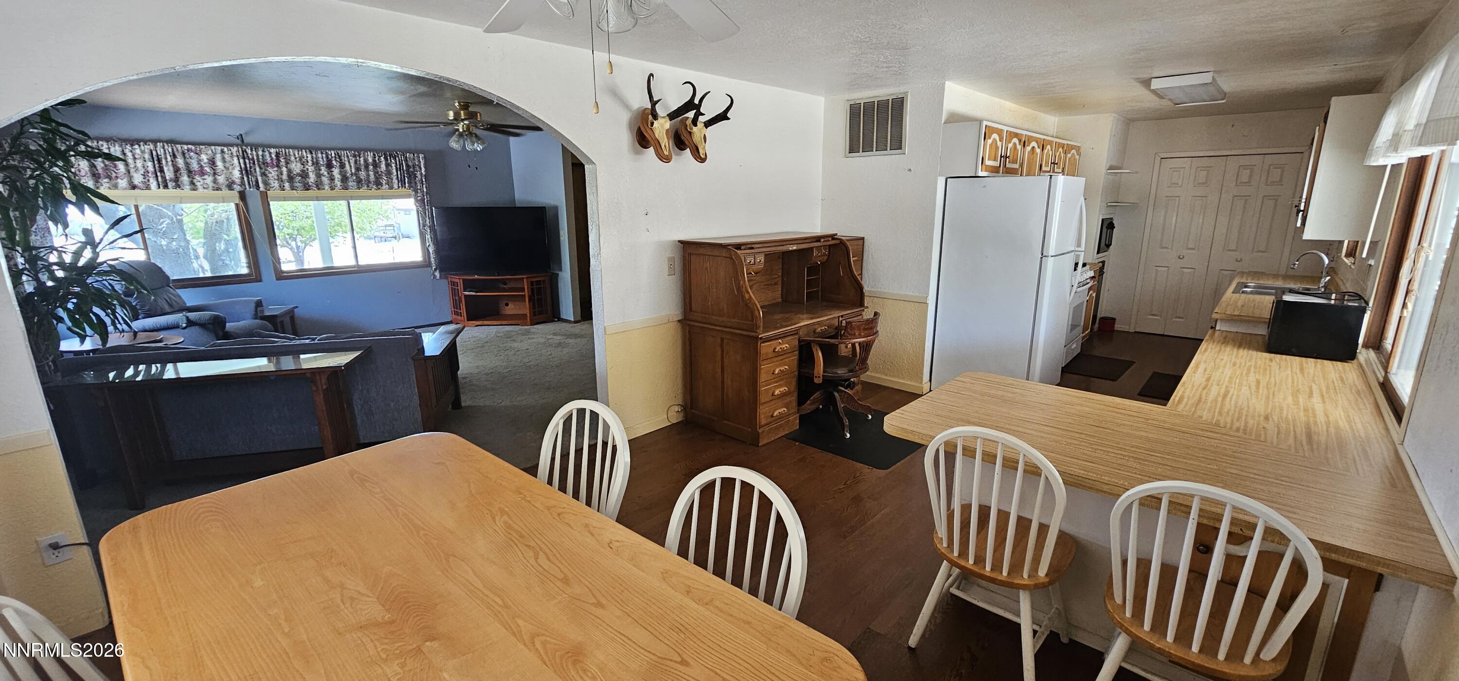 124 Del Drive Property Photo 8