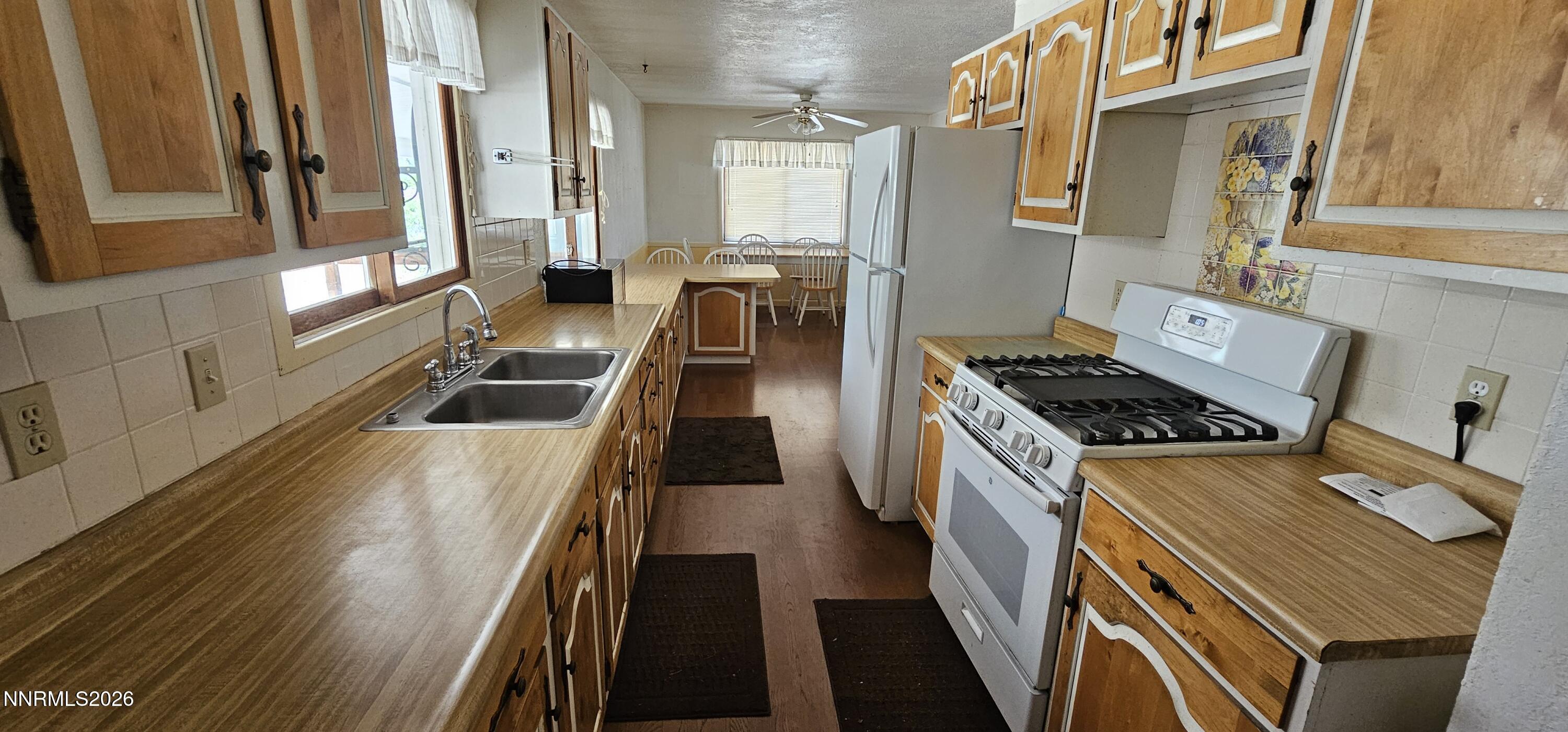 124 Del Drive Property Photo 12