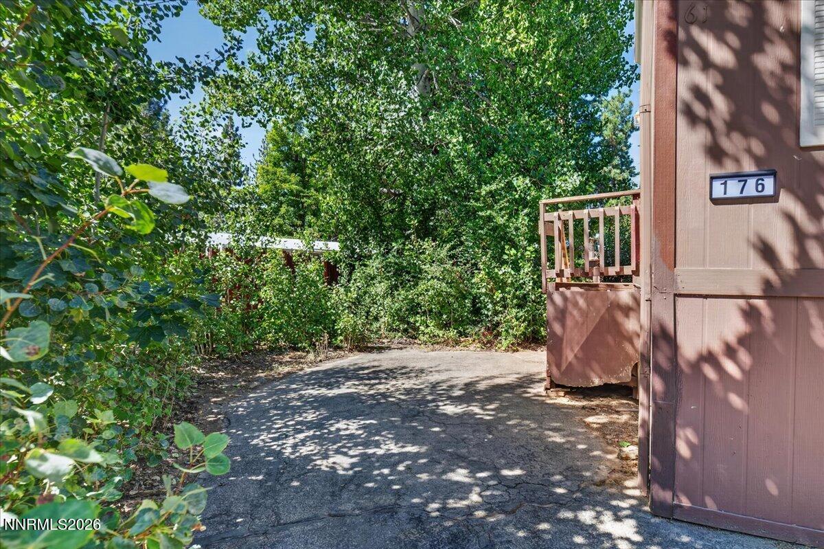176 Crescent Drive Property Photo 2