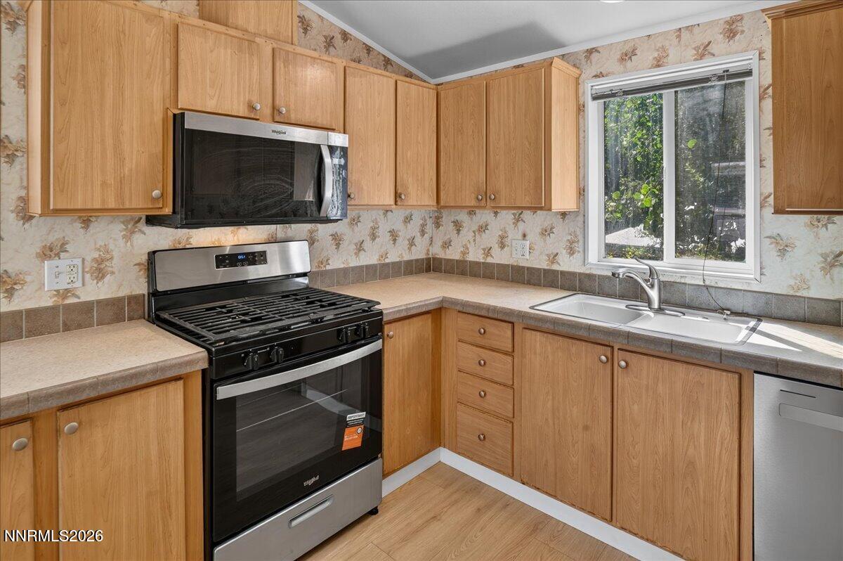 176 Crescent Drive Property Photo 8