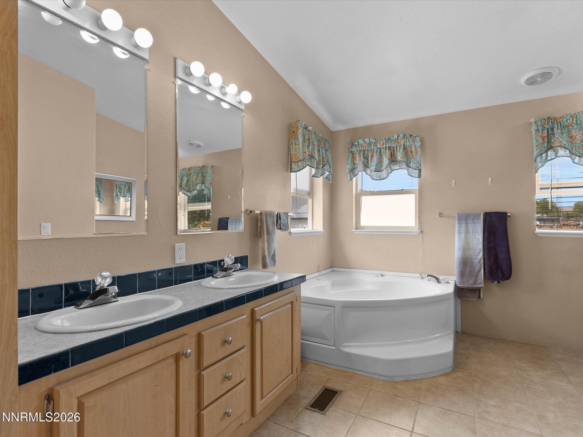 285 E 6th Avenue Property Photo 22