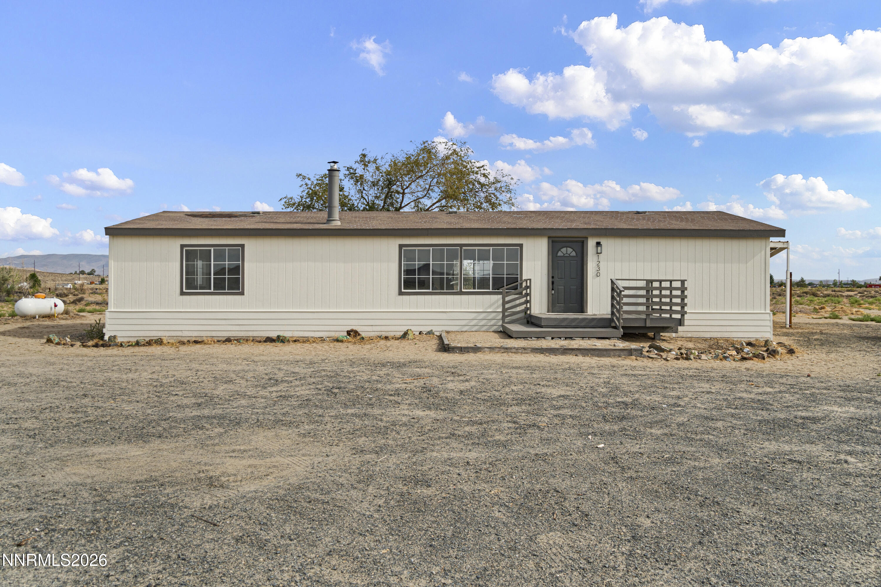 1230 E Badger Street Property Photo 1