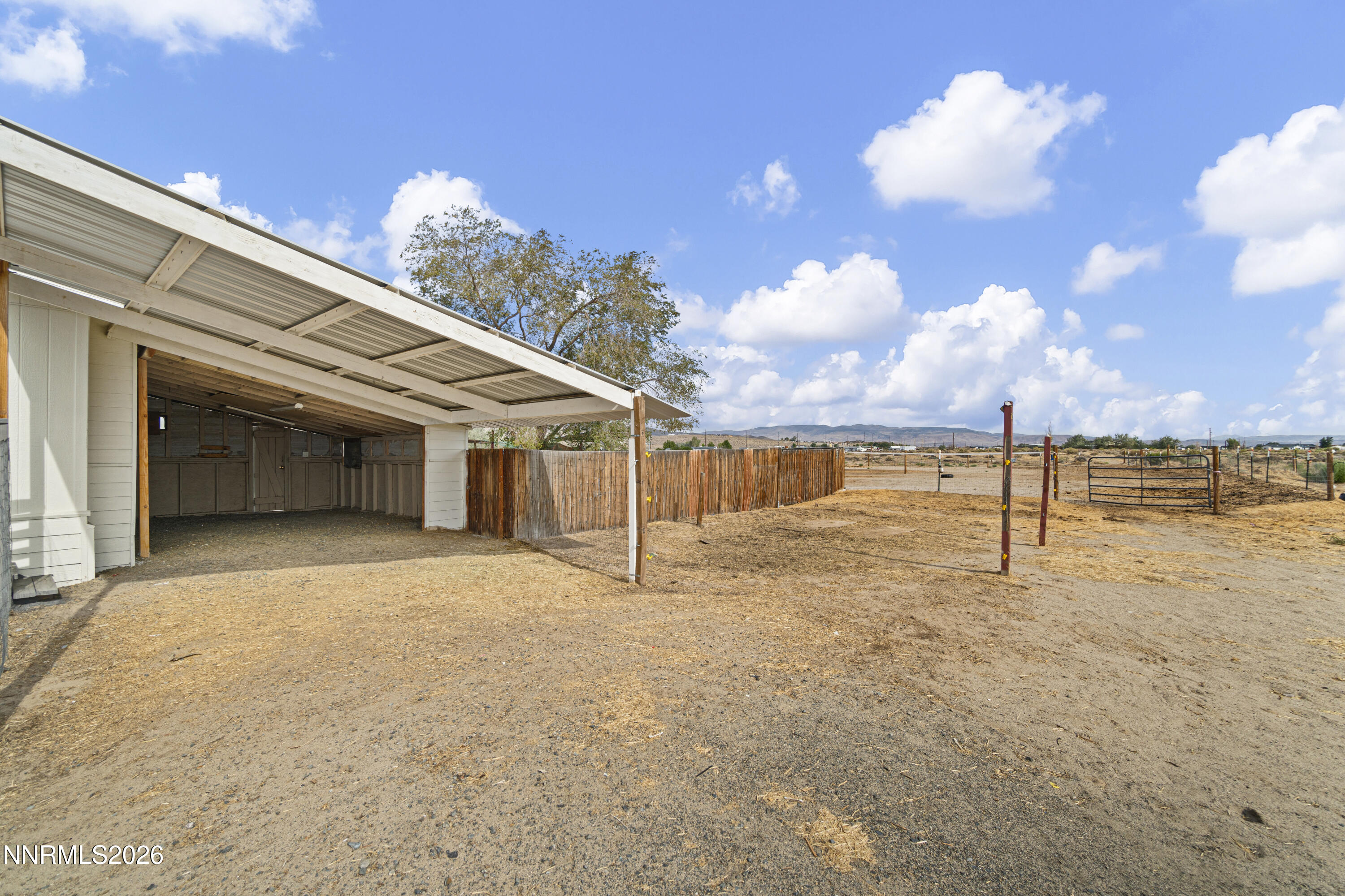 1230 E Badger Street Property Photo 11