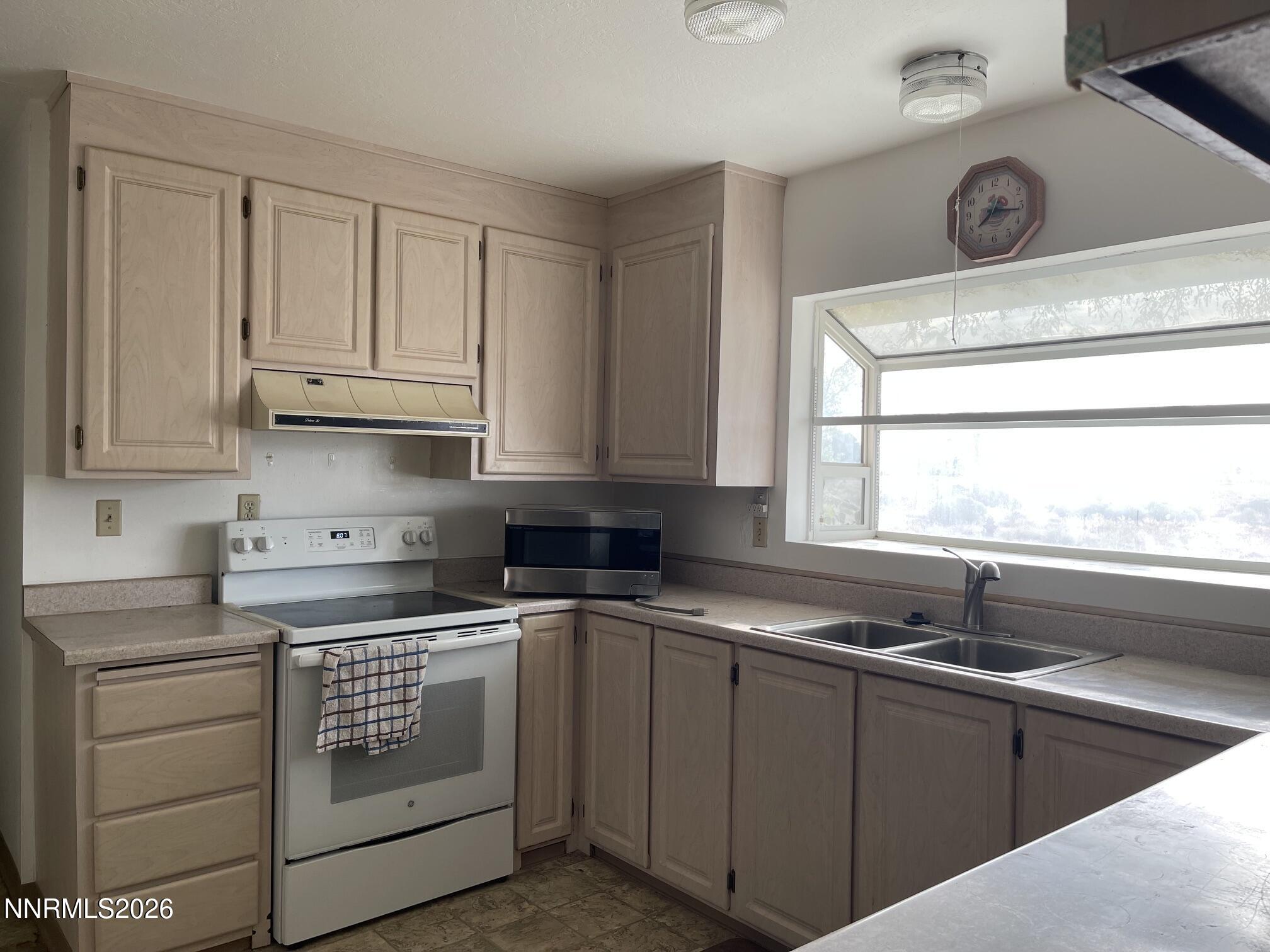 7 Piping Rock Lane Property Photo 4