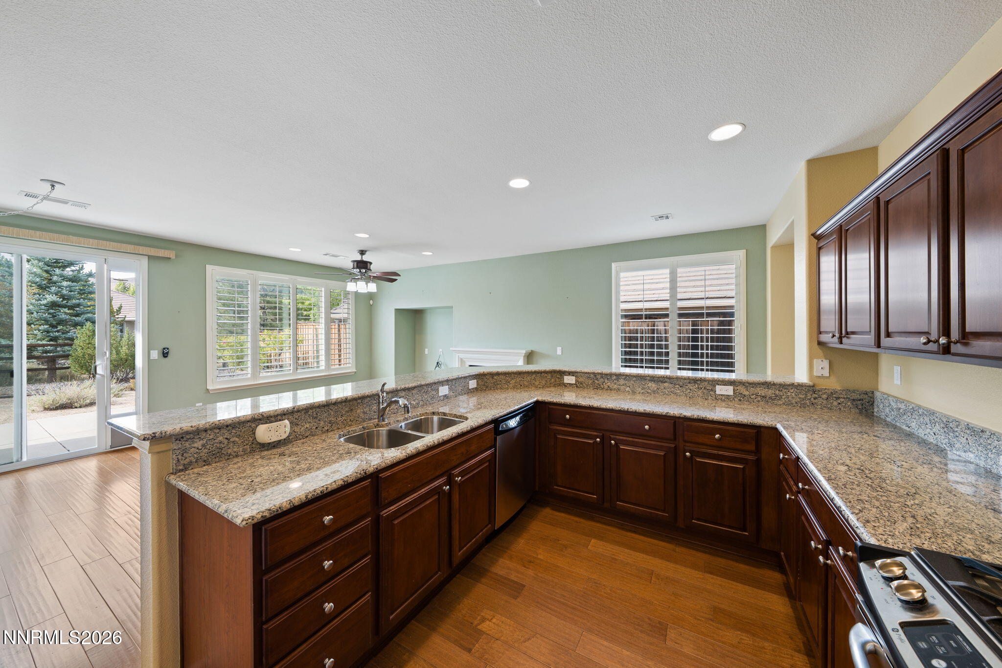 1020 W Del Webb Parkway Property Photo 16
