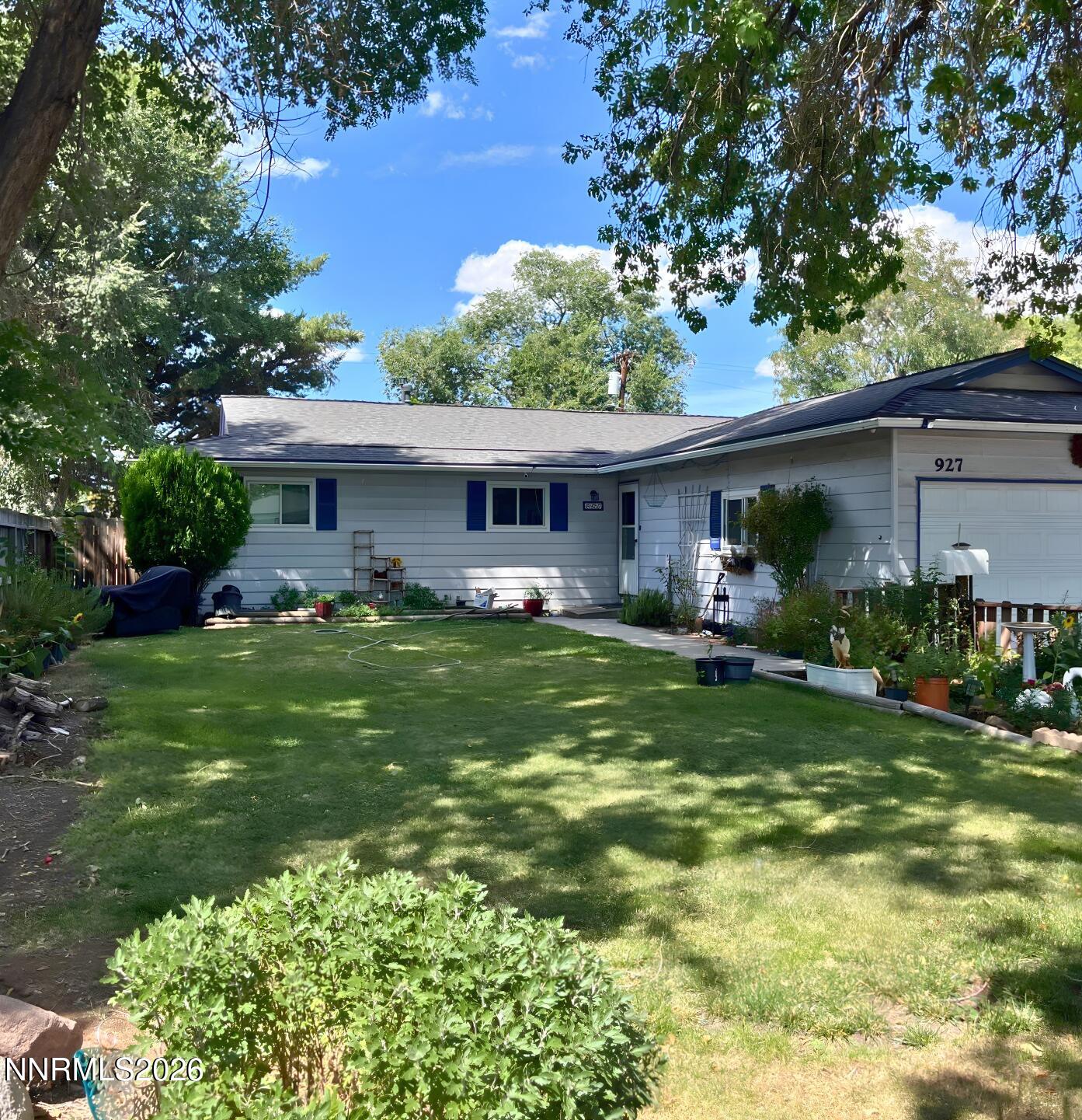 927 Stanford Way Property Photo 1
