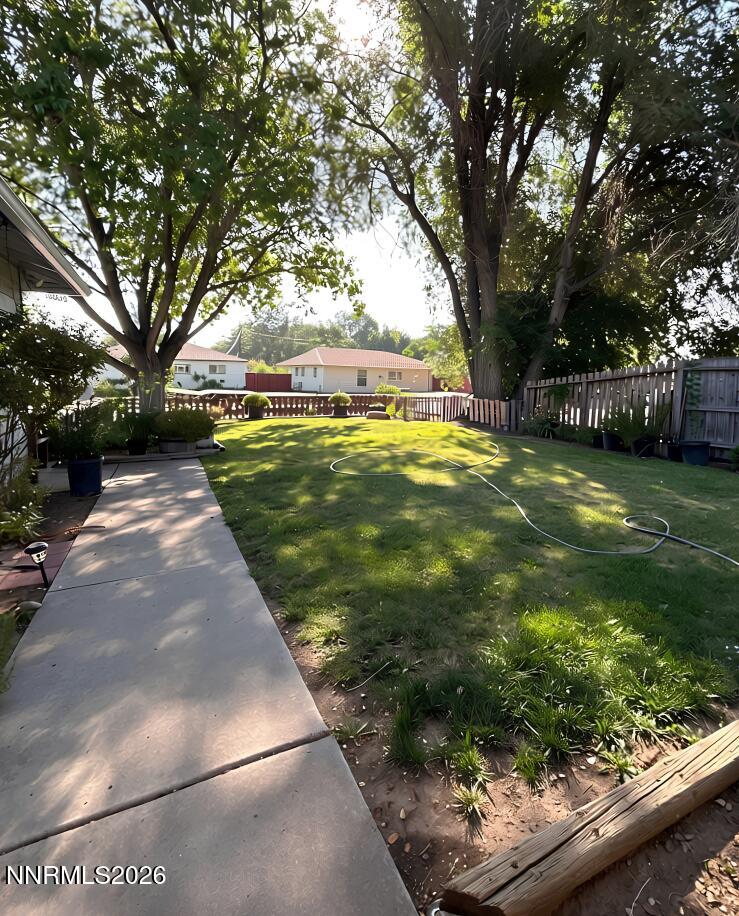 927 Stanford Way Property Photo 3