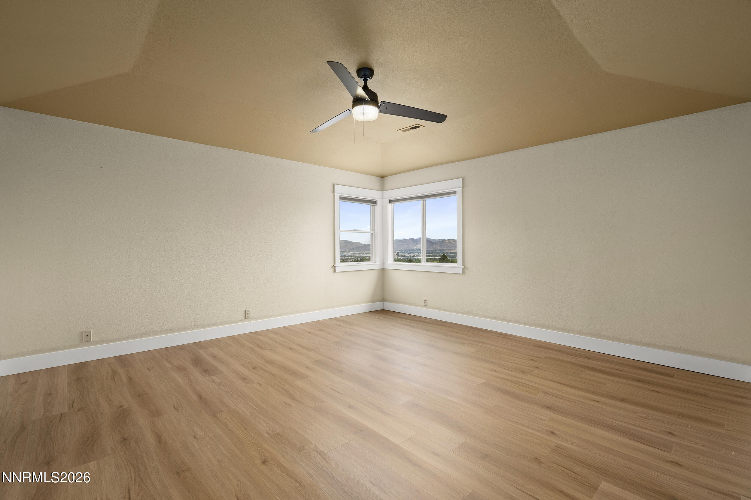 2366 Silver Ridge Drive Property Photo 15