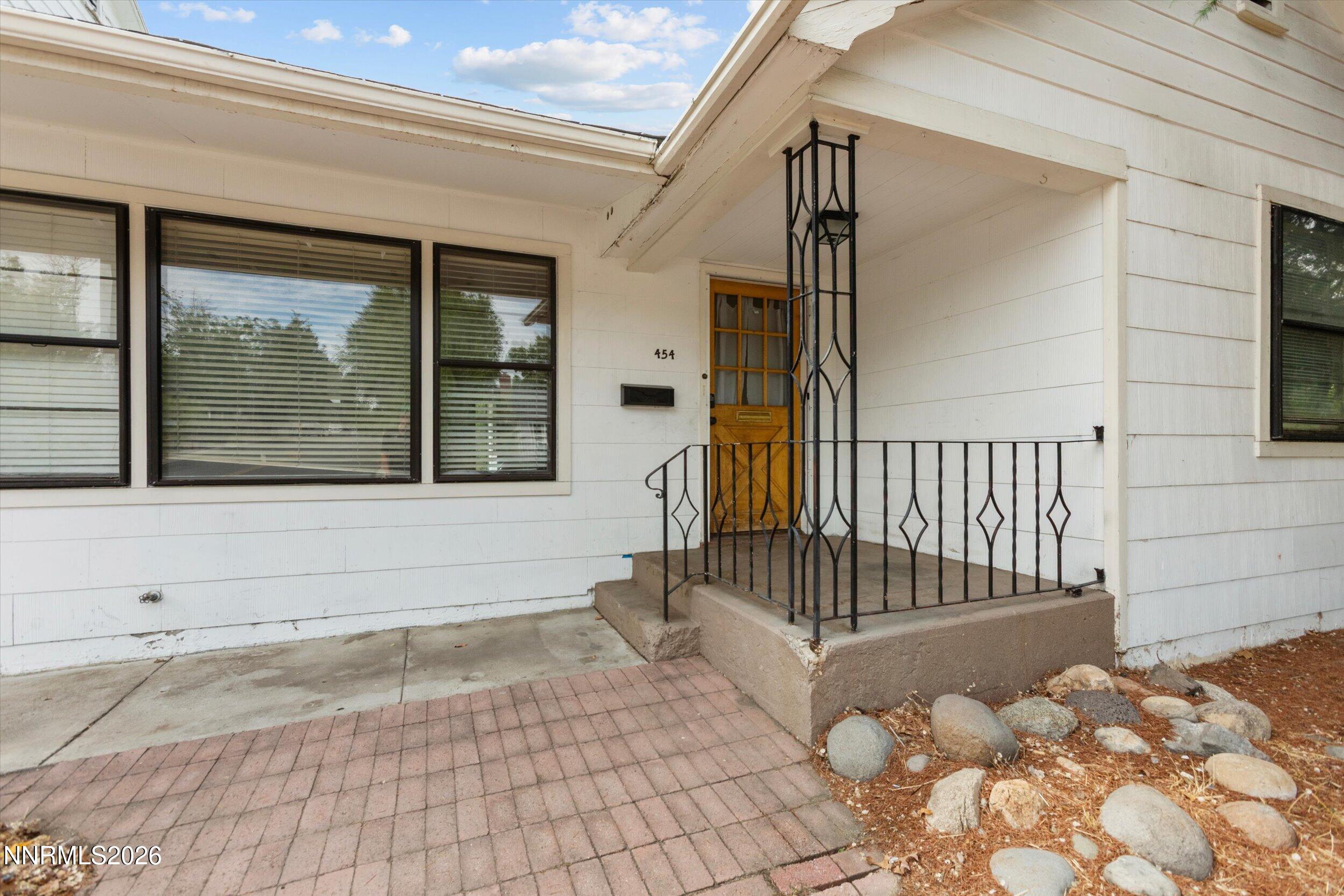 454 Glenmanor Drive Property Photo 4