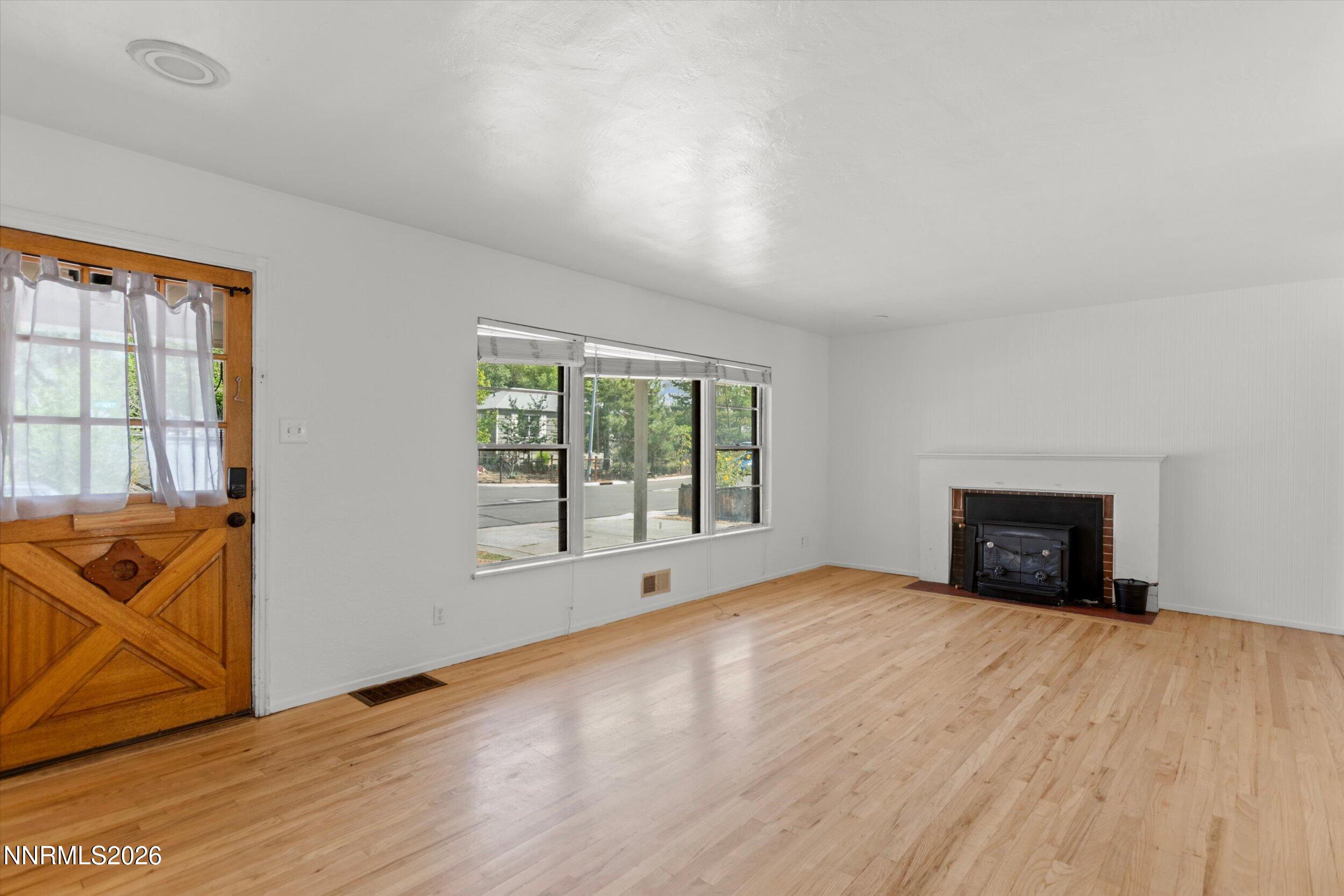 454 Glenmanor Drive Property Photo 6