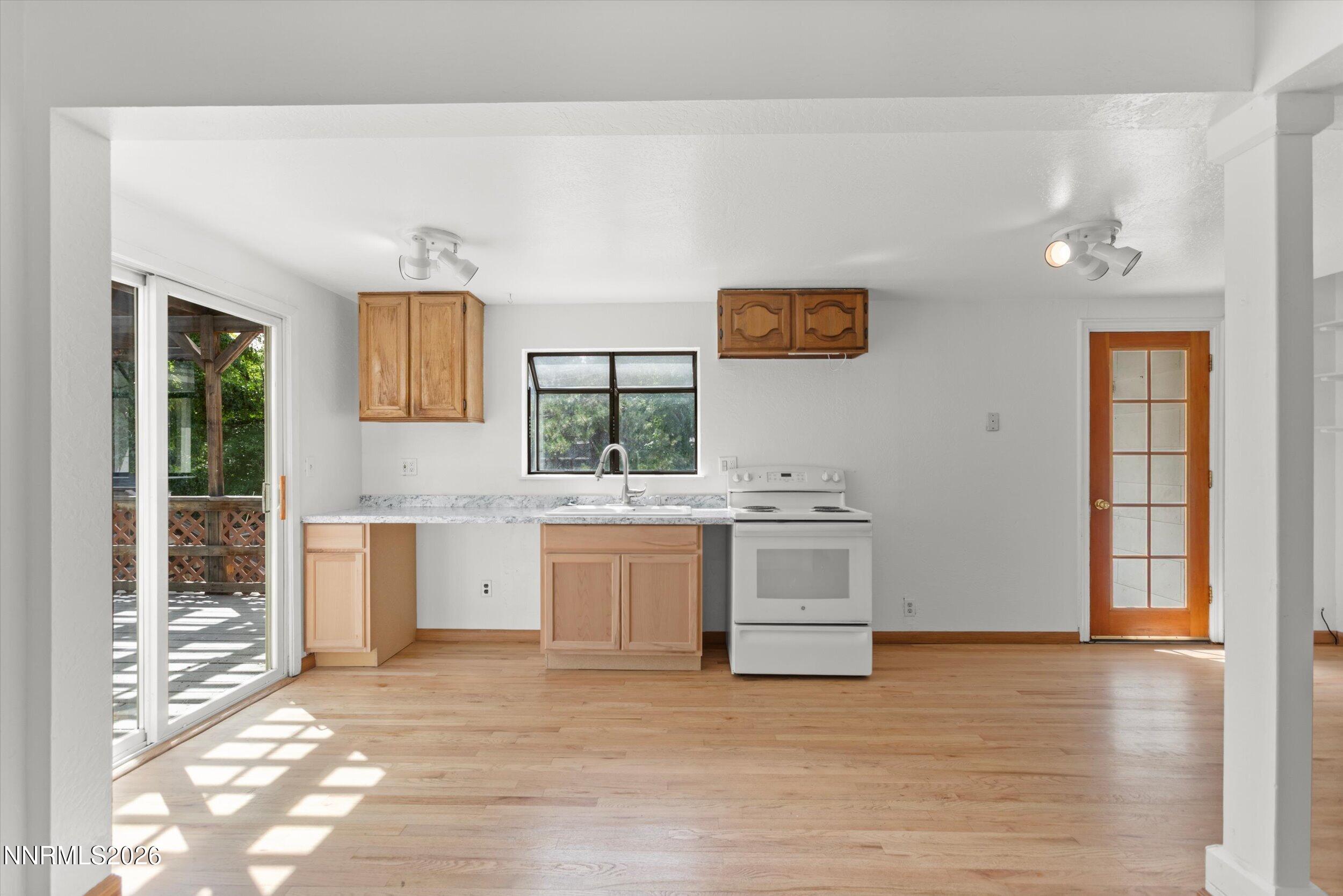 454 Glenmanor Drive Property Photo 10