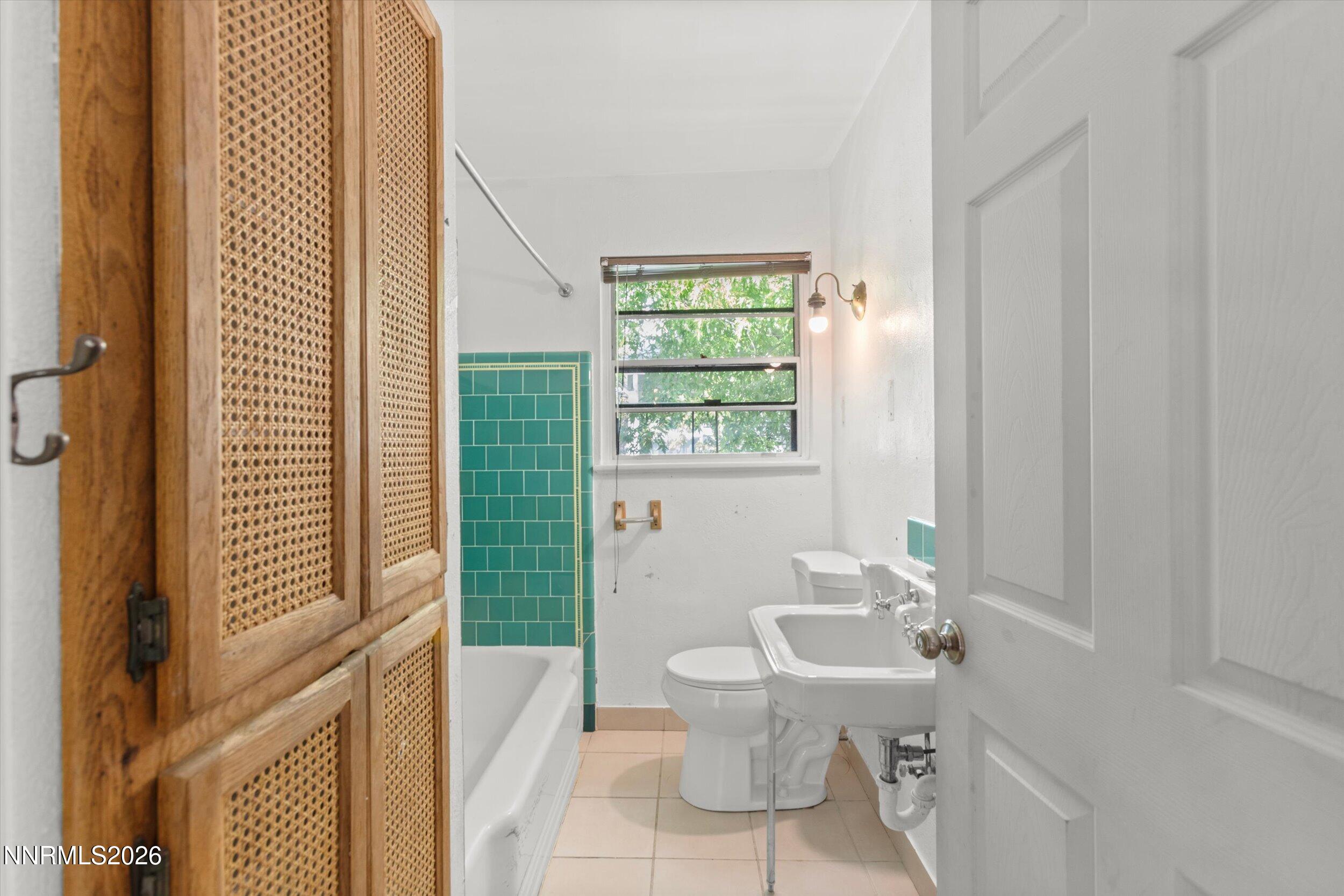454 Glenmanor Drive Property Photo 14