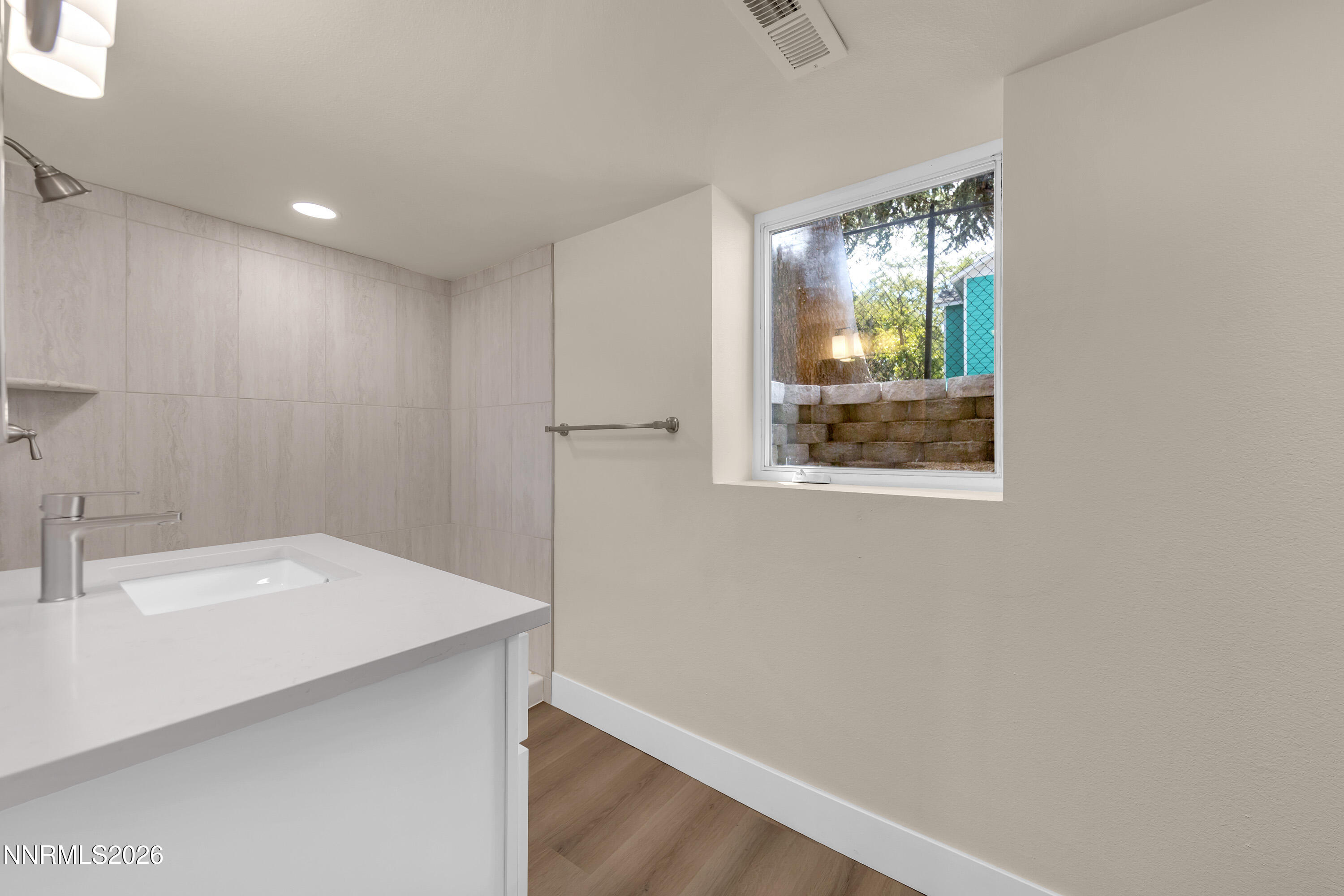 360 Roberts Street Property Photo 23