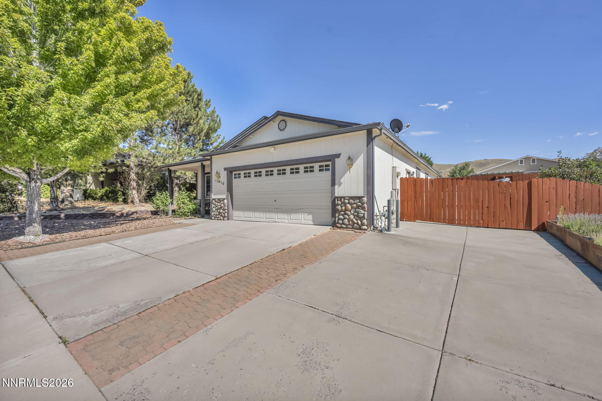 17410 Desert Lake Drive Property Photo 4