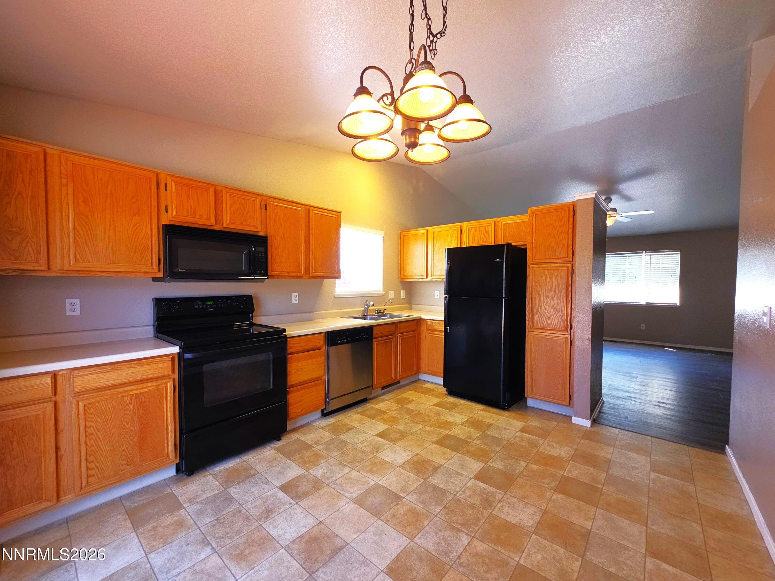 6050 Yukon Drive Property Photo 7
