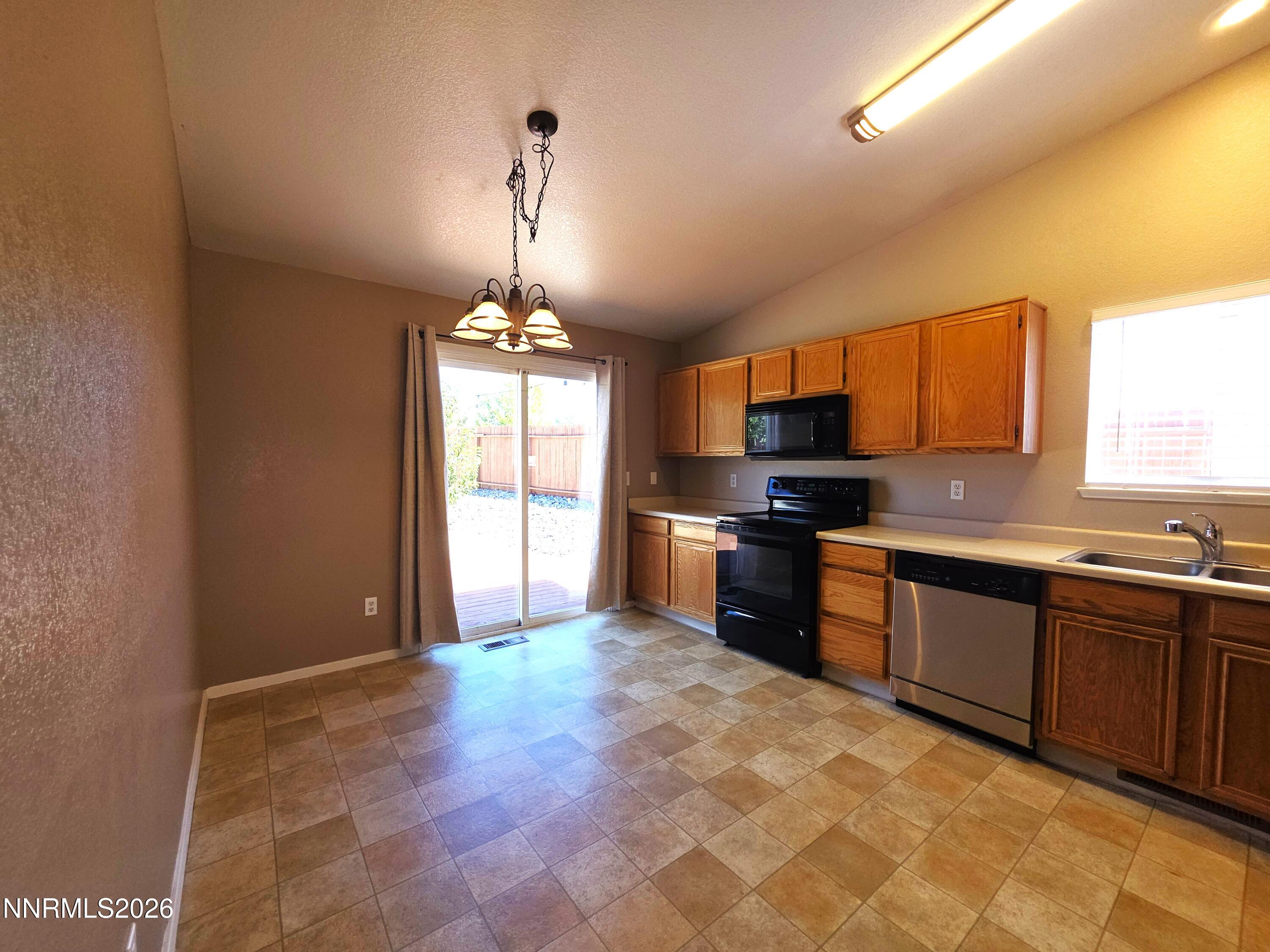 6050 Yukon Drive Property Photo 8