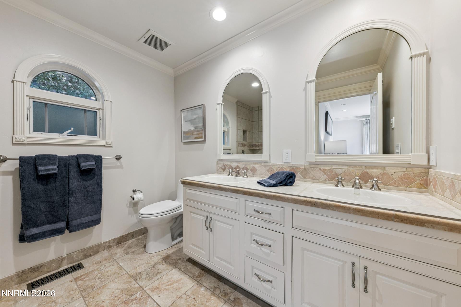 260011289 Property Photo 37