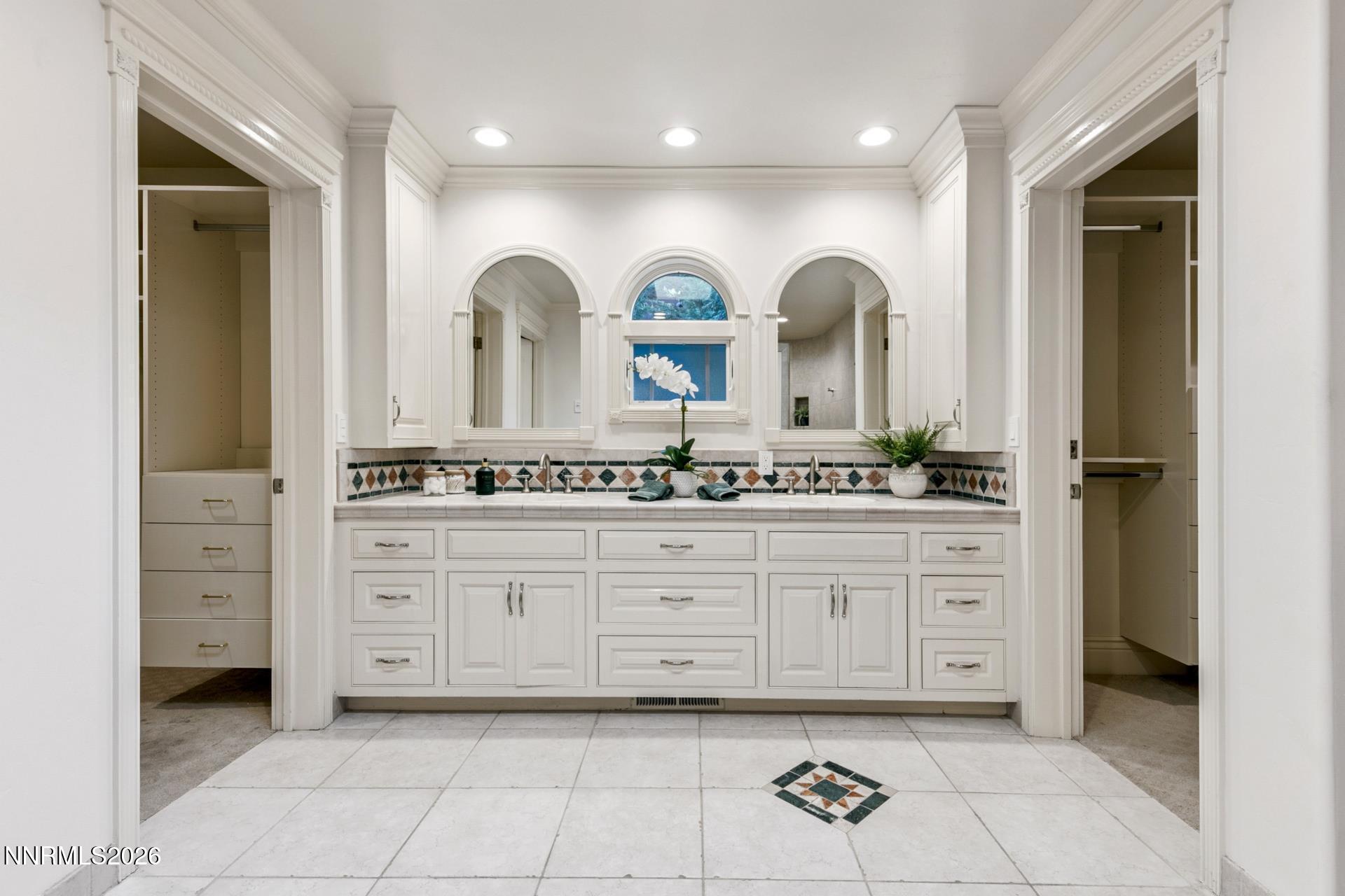 260011289 Property Photo 45