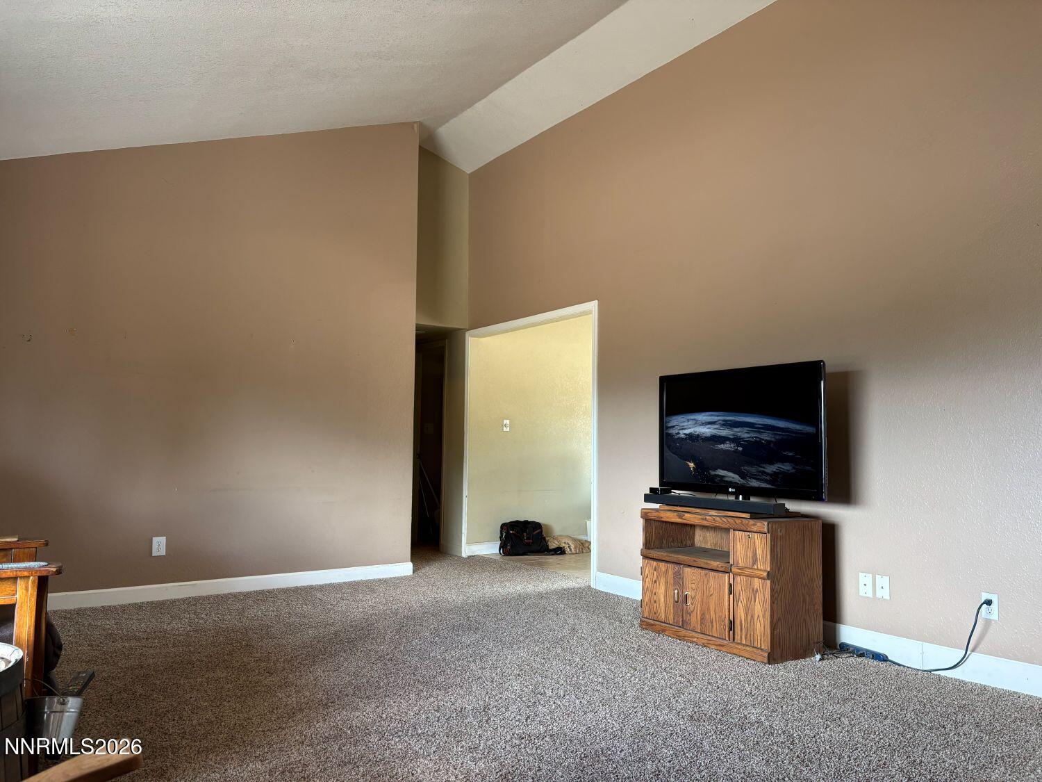 2140 Wildflower Drive Property Photo 4