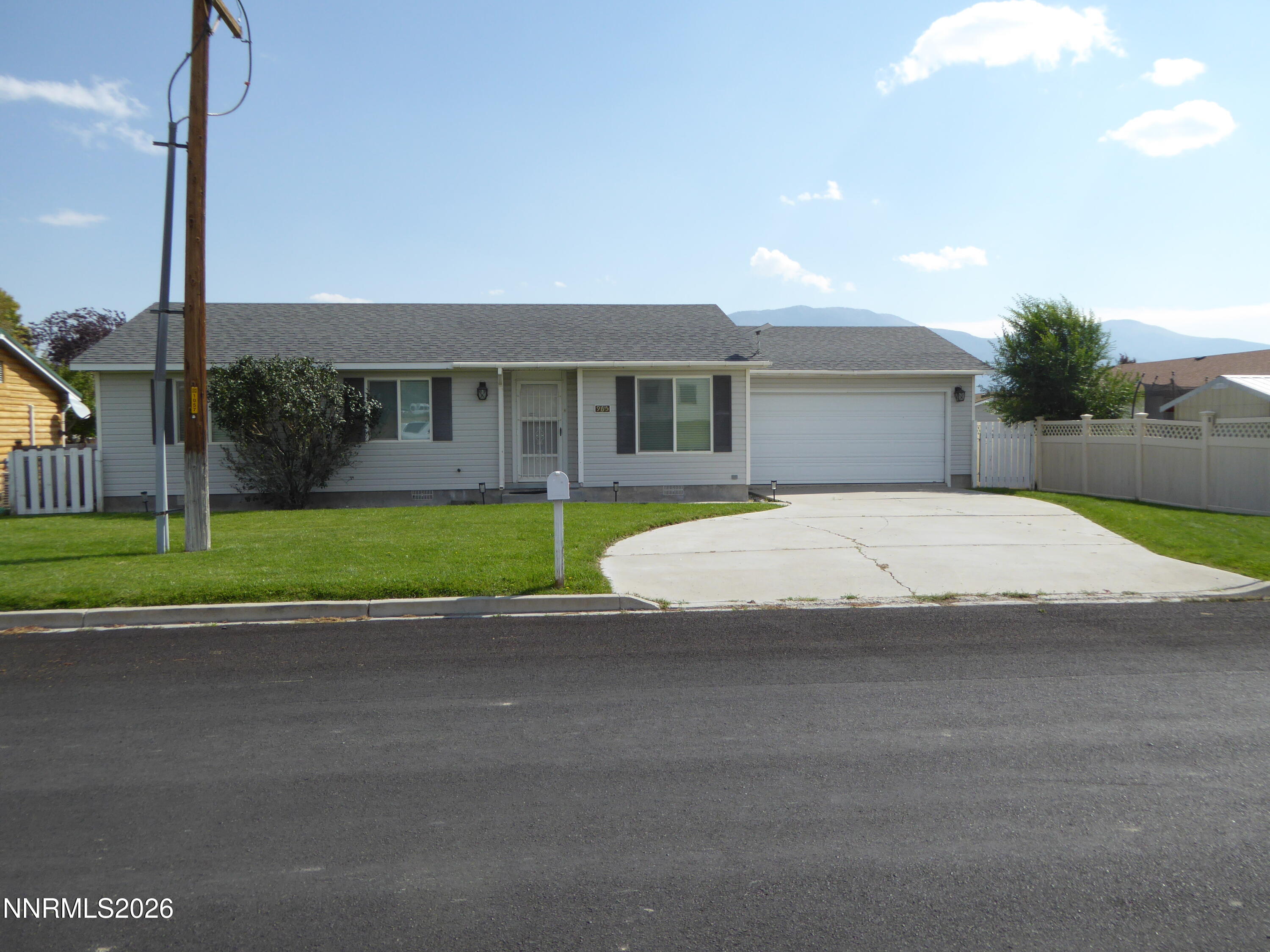 965 E 16th Street Property Photo 1