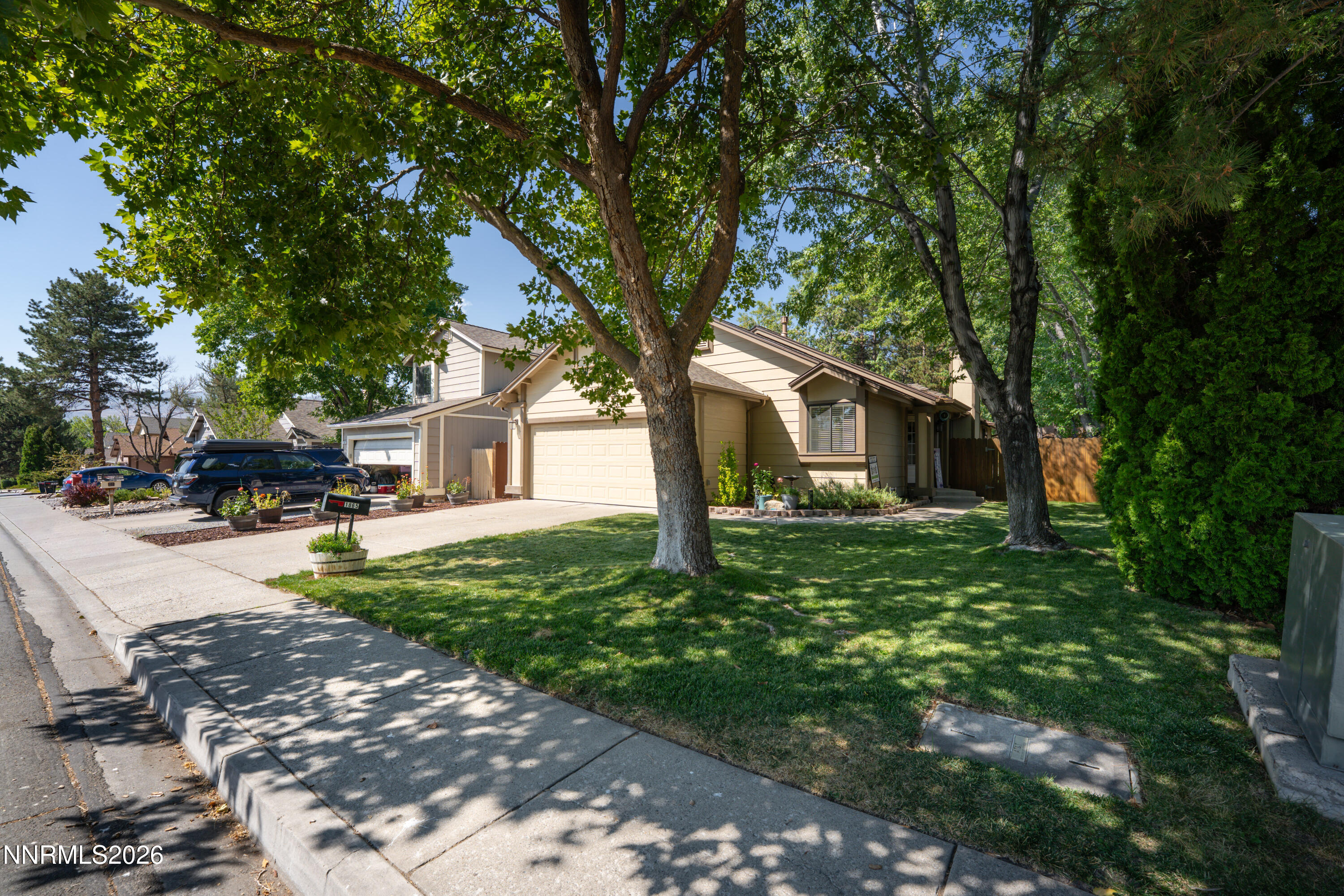 1865 Amarak Way Property Photo 3