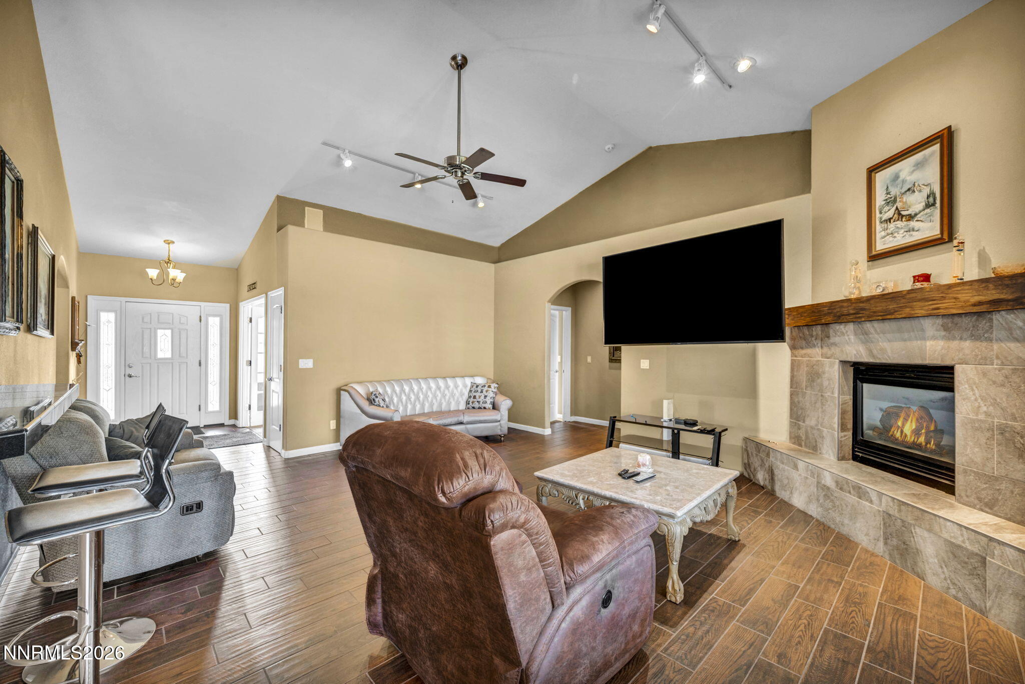 1140 Country Club Drive Property Photo 8
