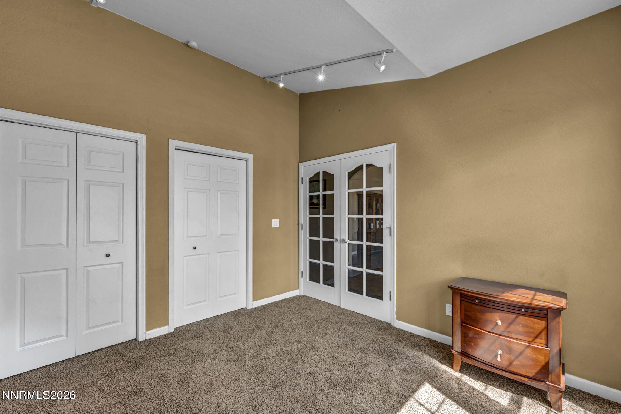 1140 Country Club Drive Property Photo 20