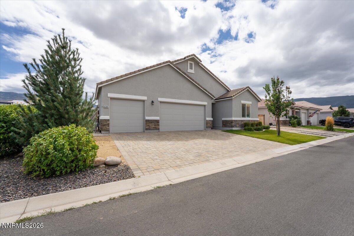8388 Druids Glen Drive Property Photo 1