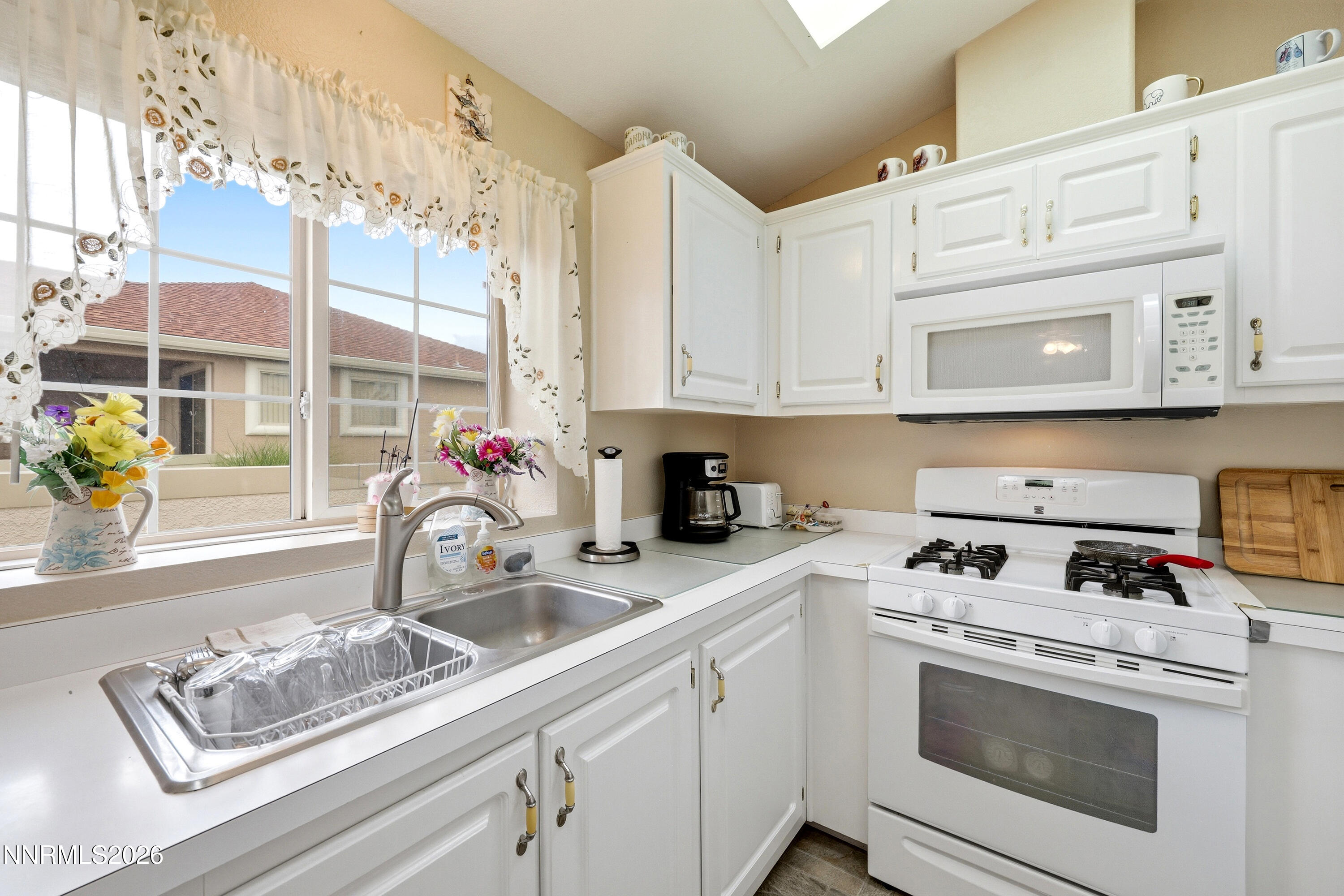 1092 Gambrel Drive Property Photo 16