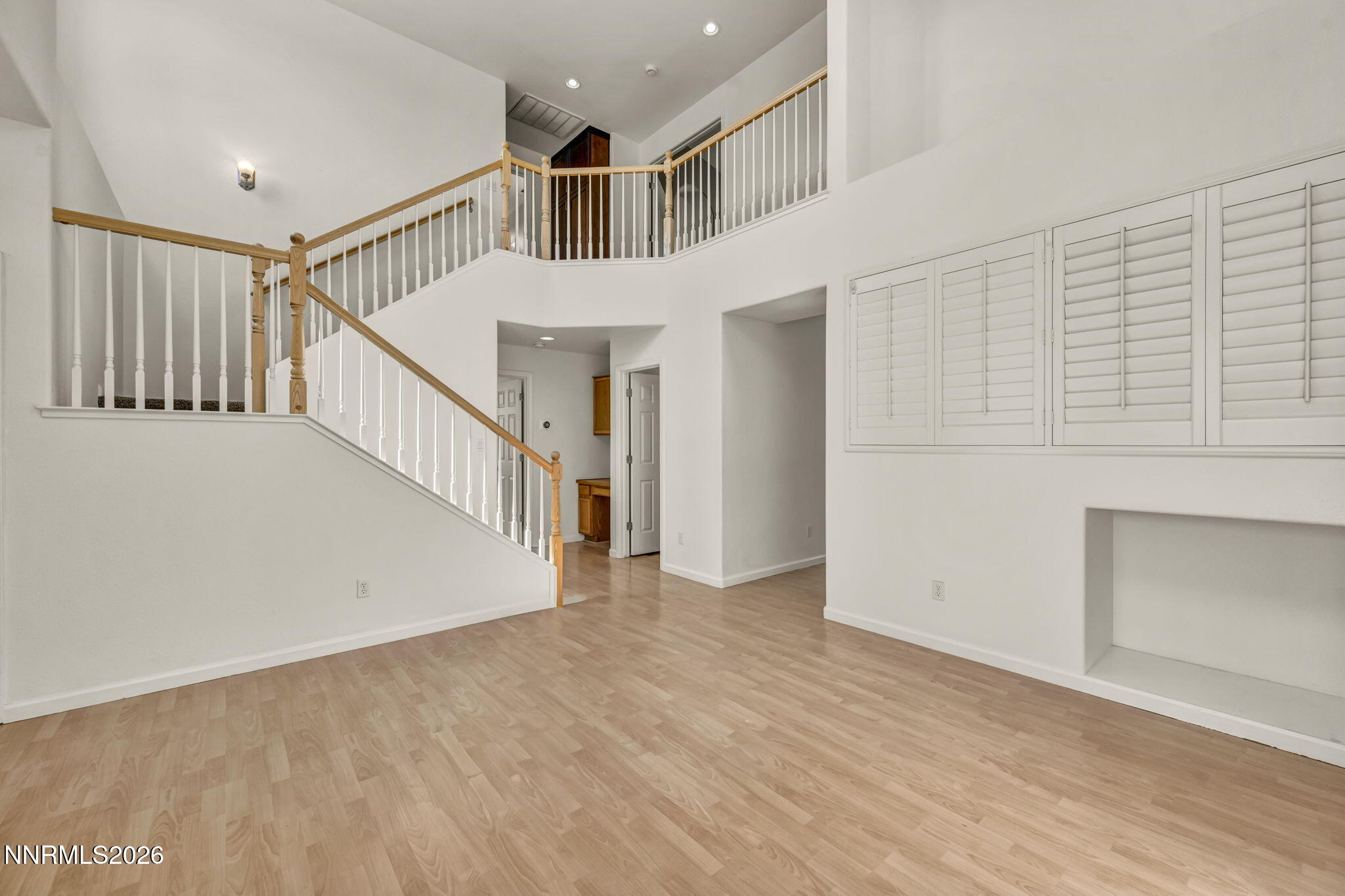 9825 Suncrest Drive Property Photo 7