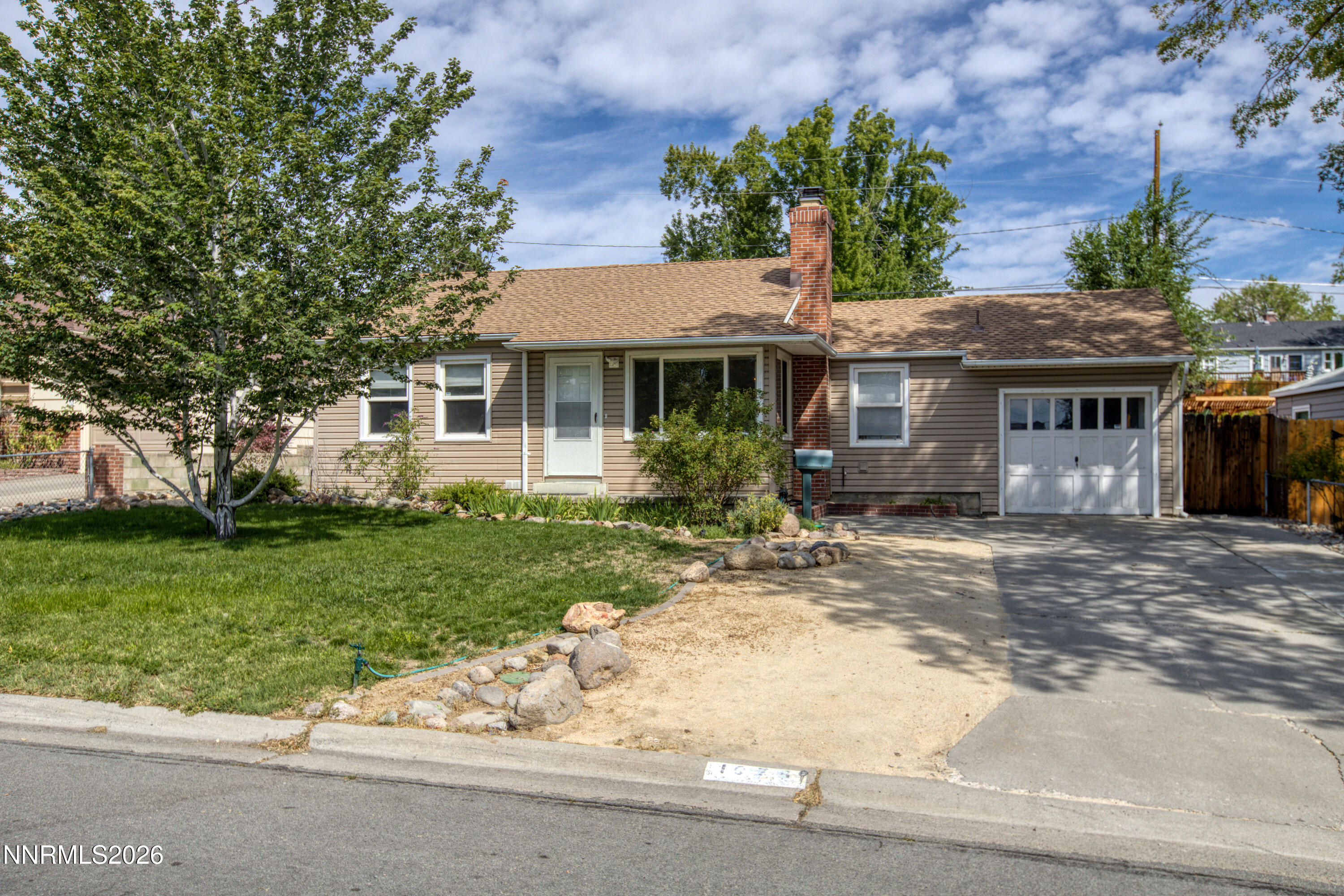 1075 University Terrace Property Photo 1