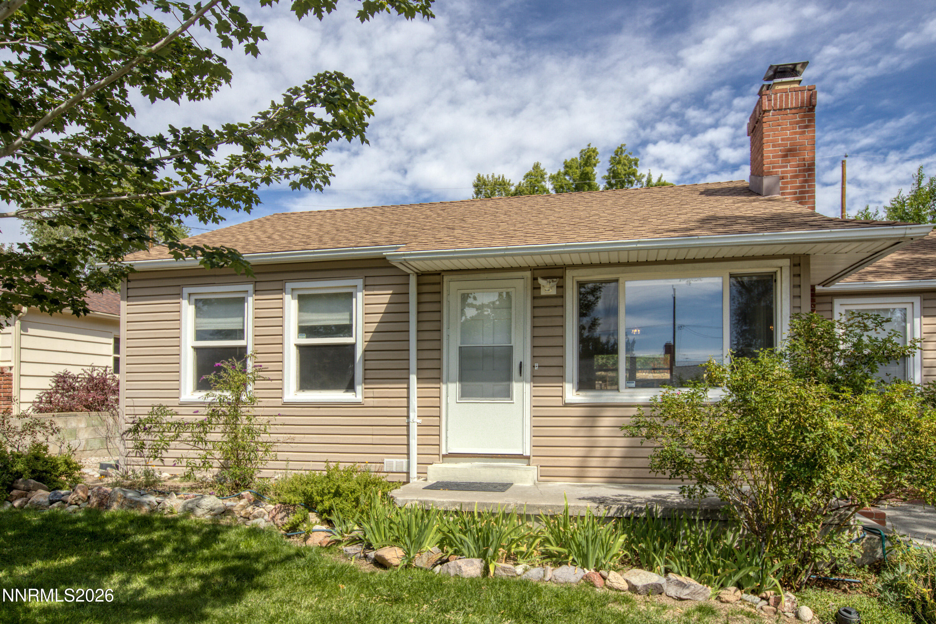 1075 University Terrace Property Photo 2