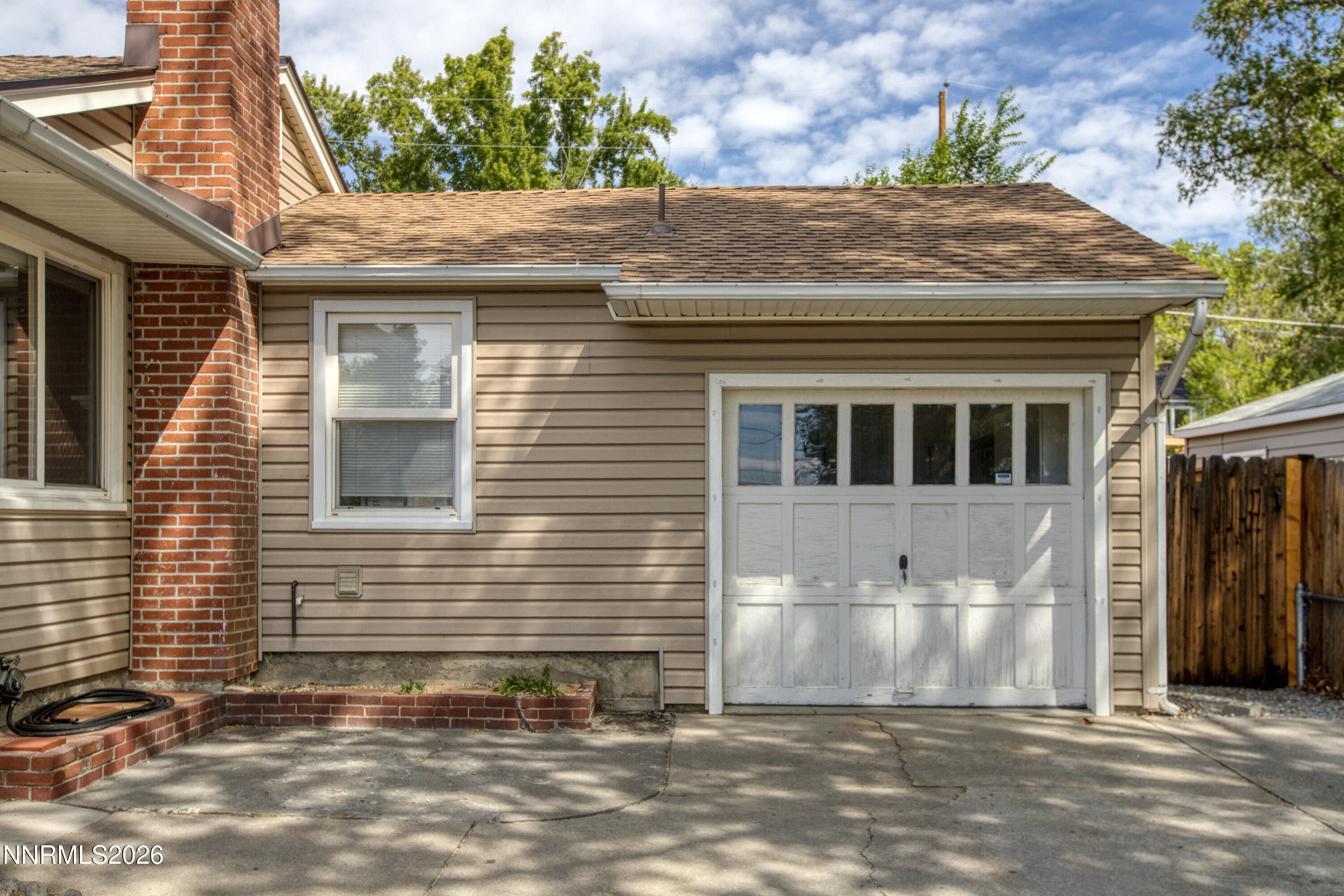 1075 University Terrace Property Photo 3