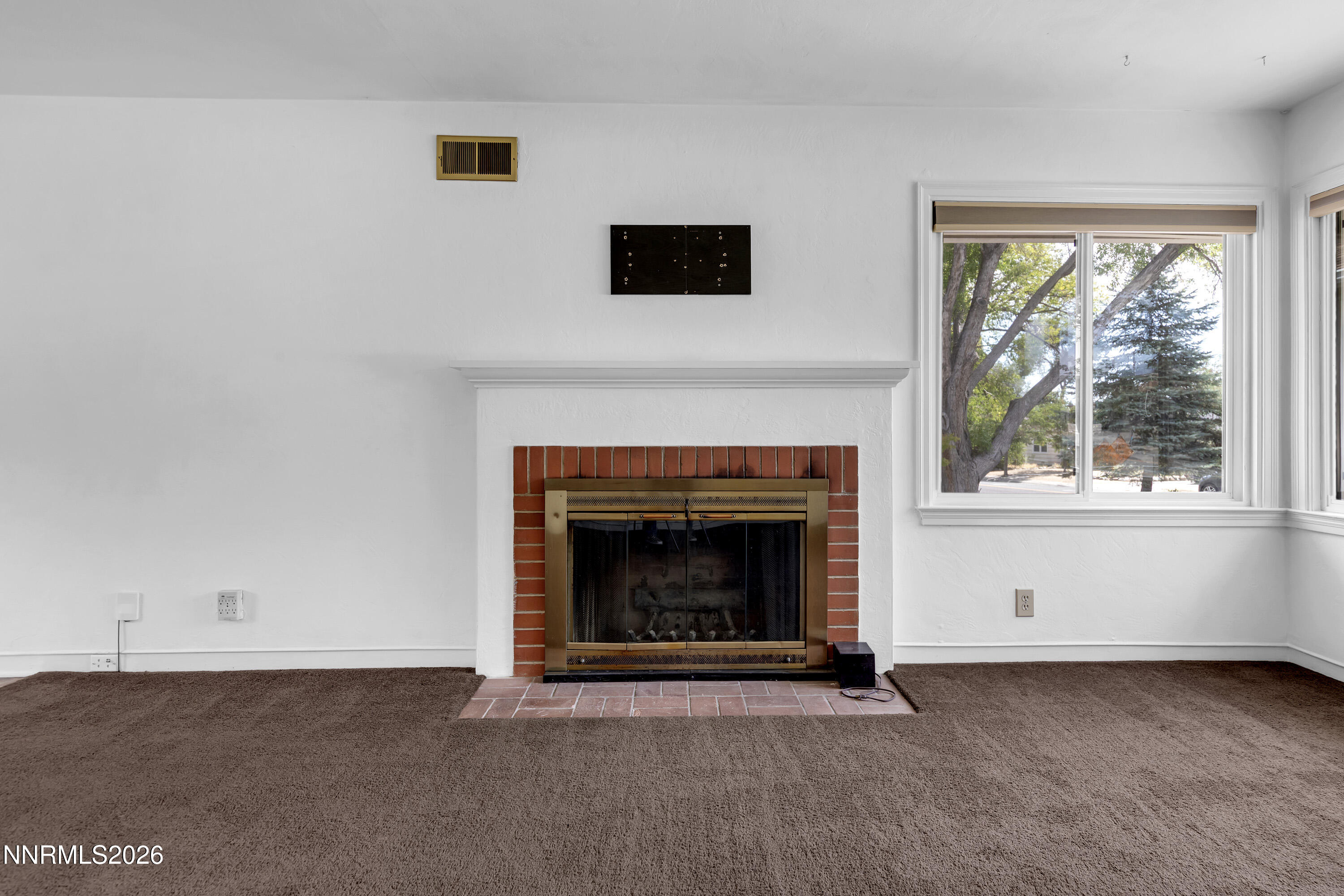 1075 University Terrace Property Photo 10
