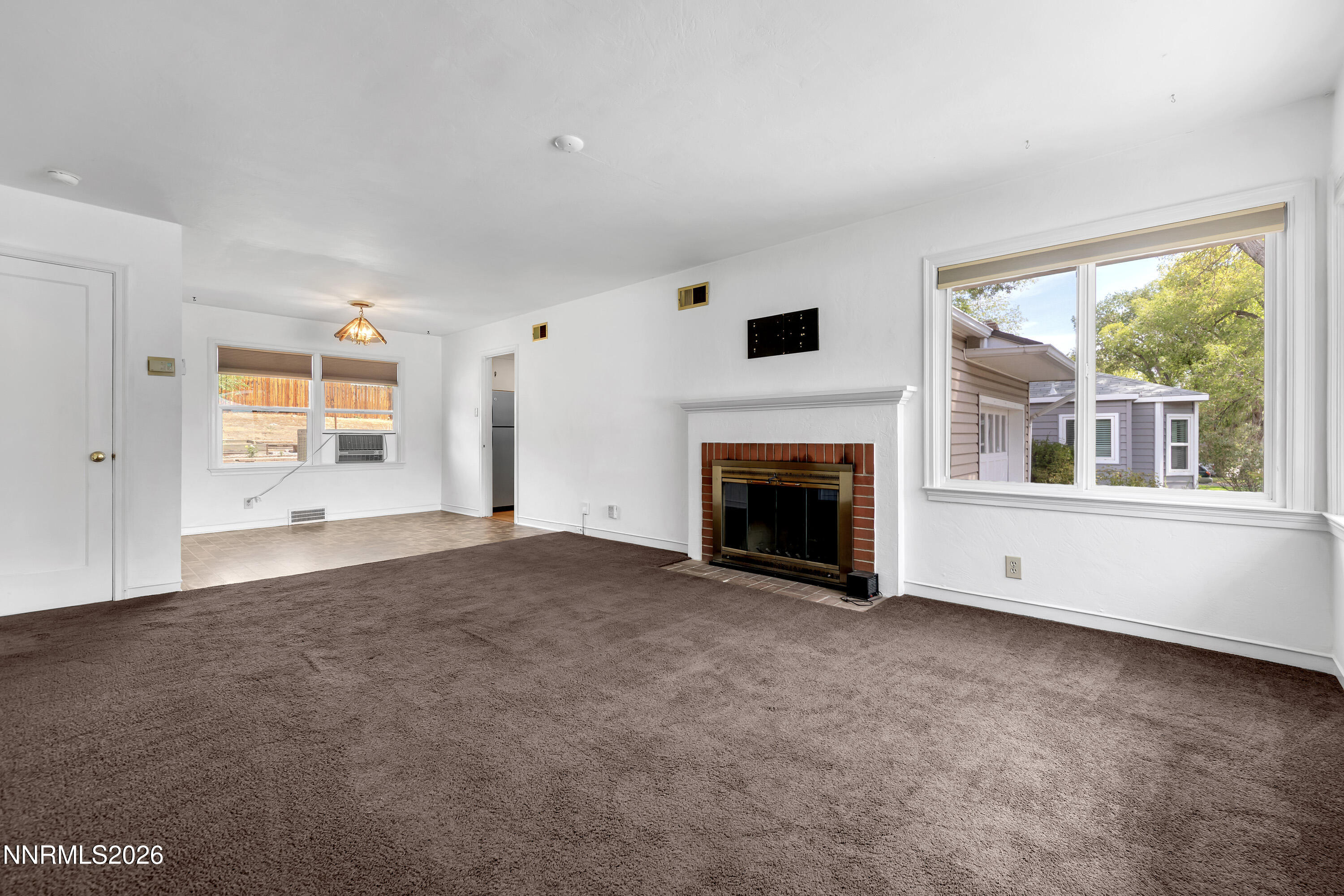 1075 University Terrace Property Photo 11
